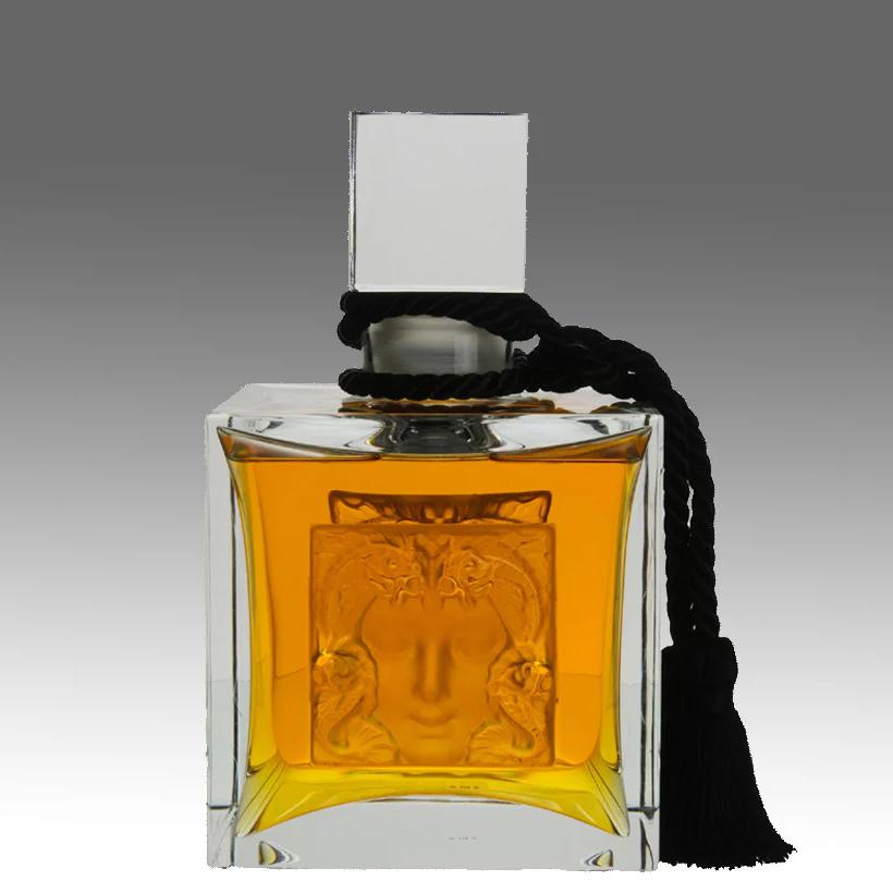 Frasco de perfume de cristal del siglo XX titulado "Masque De Femme" de Marc Lalique