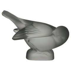 Sculpture en verre du 20e siècle intitulée "Moineau Coquet" par Lalique