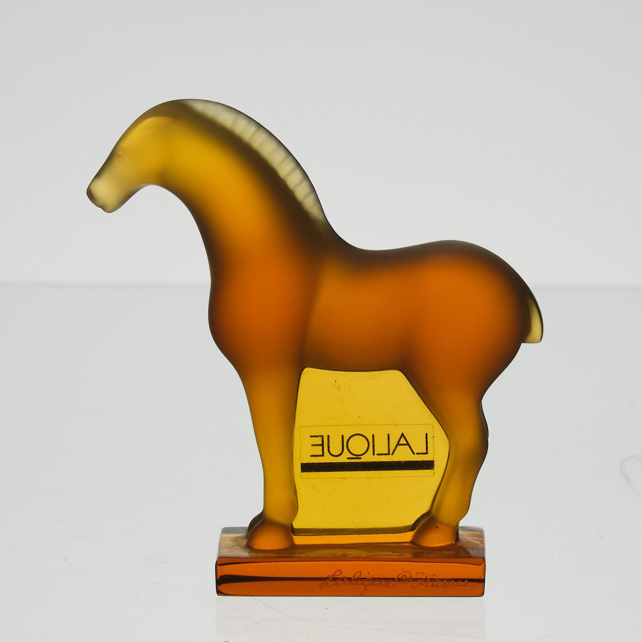 Sculpture en verre du 20e siècle intitulée « Chevalang Horse » de Marc Lalique Excellent état - En vente à London, GB