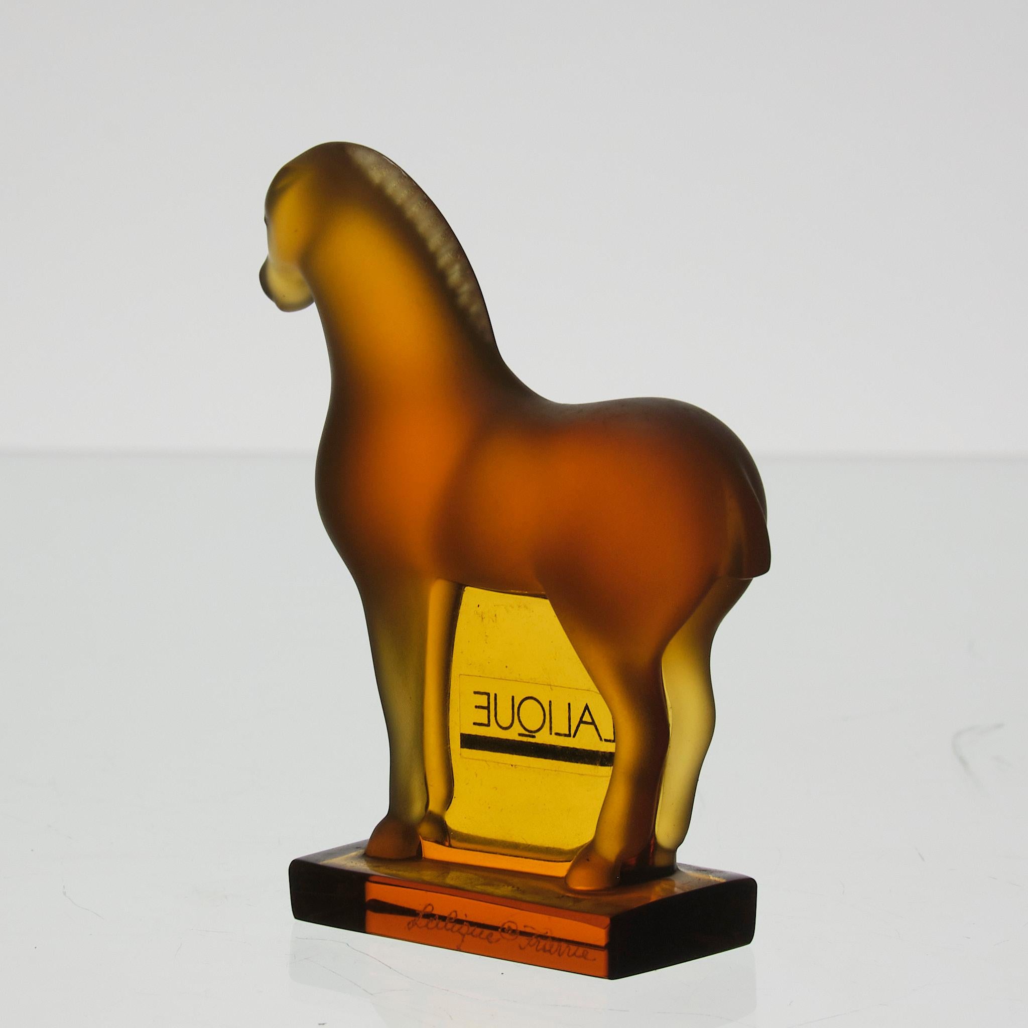 20ième siècle Sculpture en verre du 20e siècle intitulée « Chevalang Horse » de Marc Lalique en vente