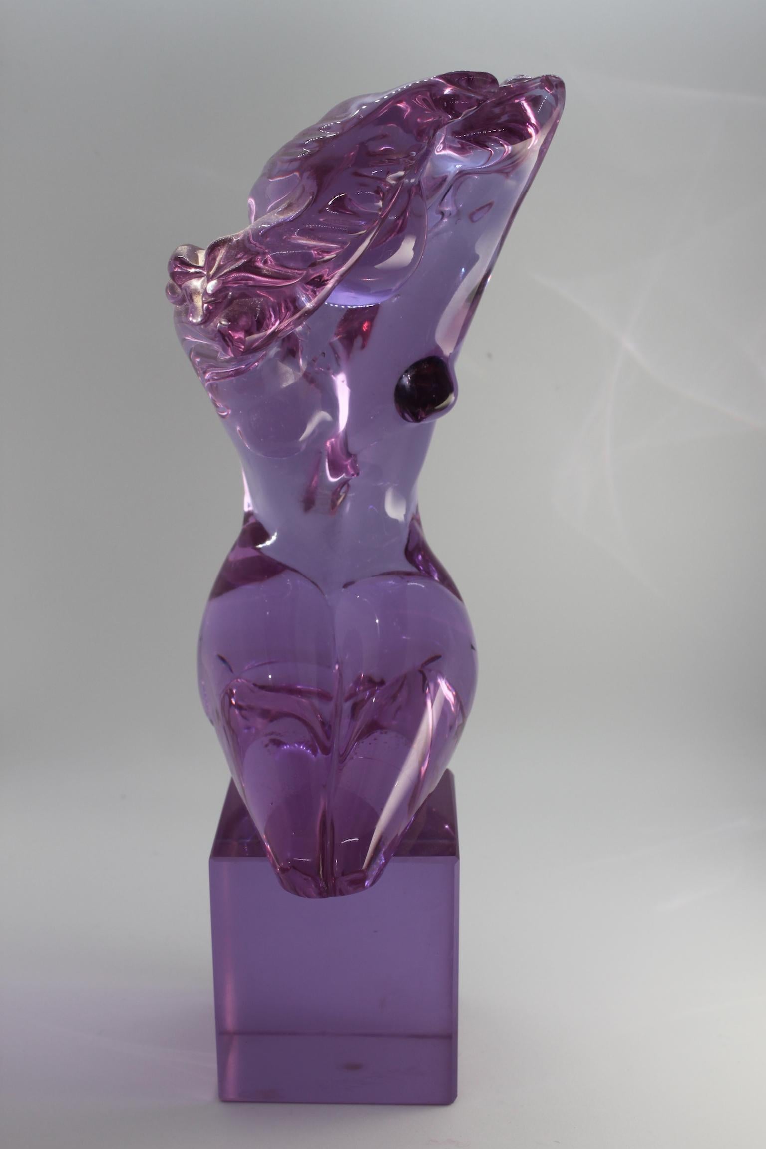 Glass sculpture representing a woman, 20th century. 
In a perfect state. 
Signed. 
Dimensions: Height 31cm, width 11cm, depth 15cm.