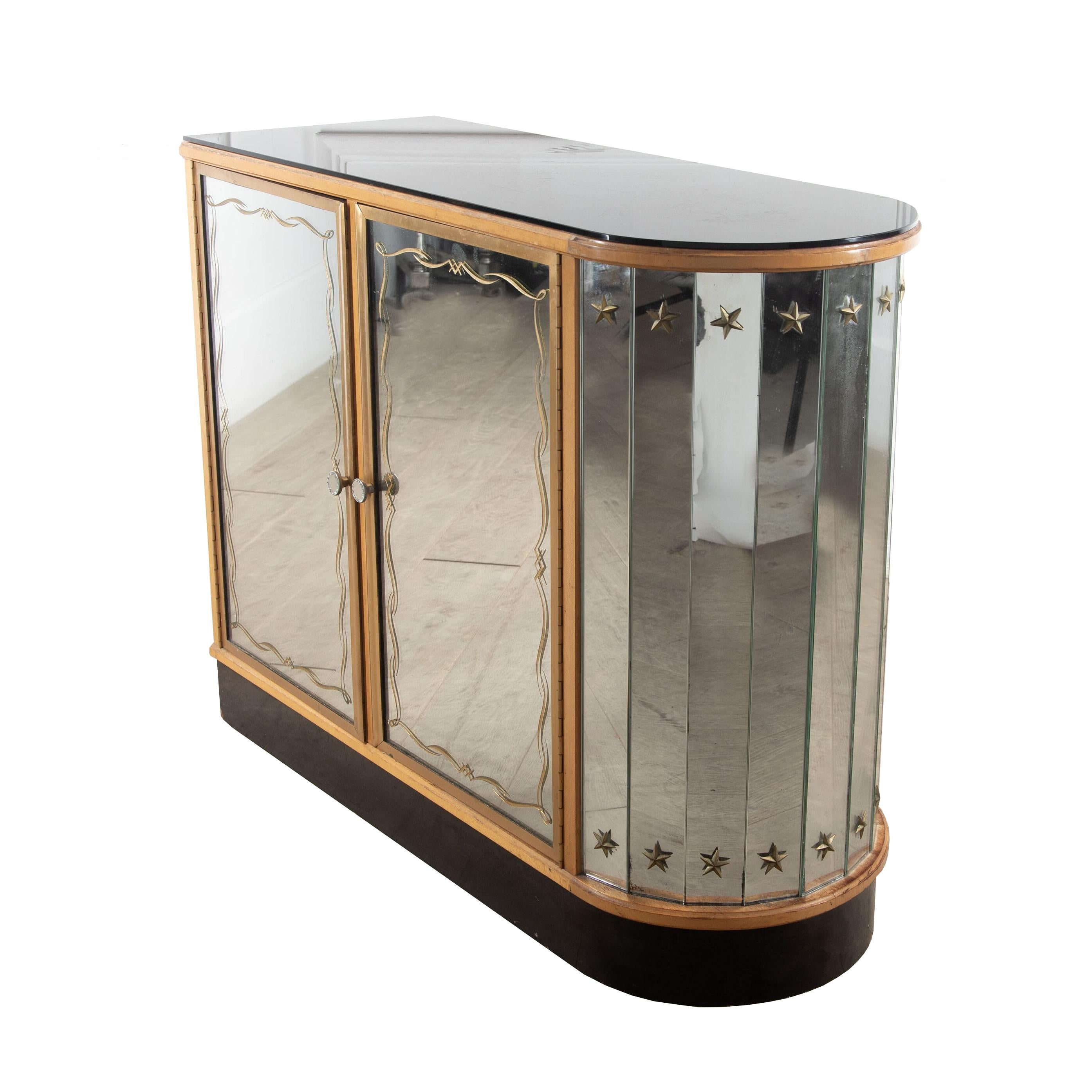 20ième siècle Cabinet de cocktail émaillé du 20ème siècle dans le style de Renée Drouet en vente