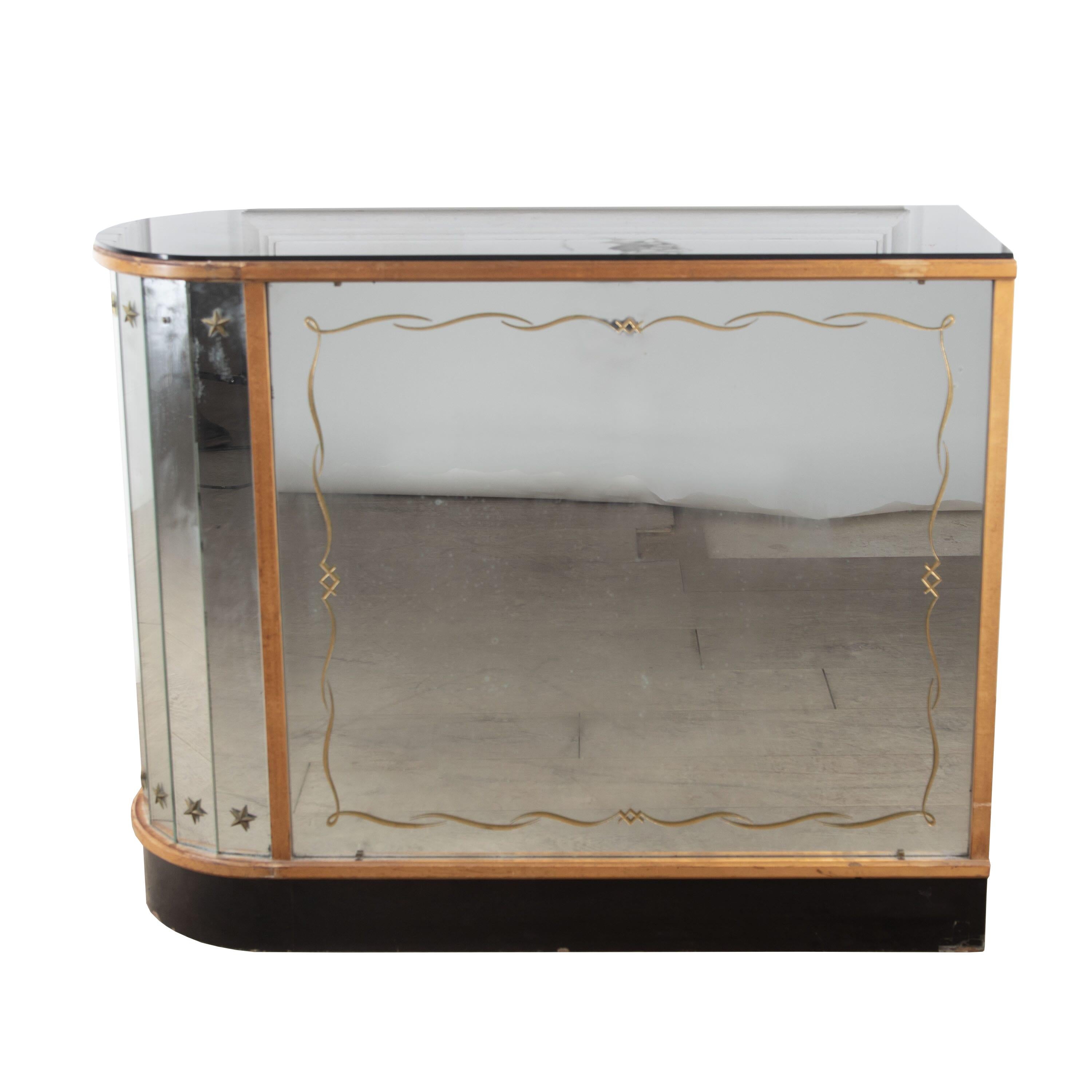 Verre Cabinet de cocktail émaillé du 20ème siècle dans le style de Renée Drouet en vente