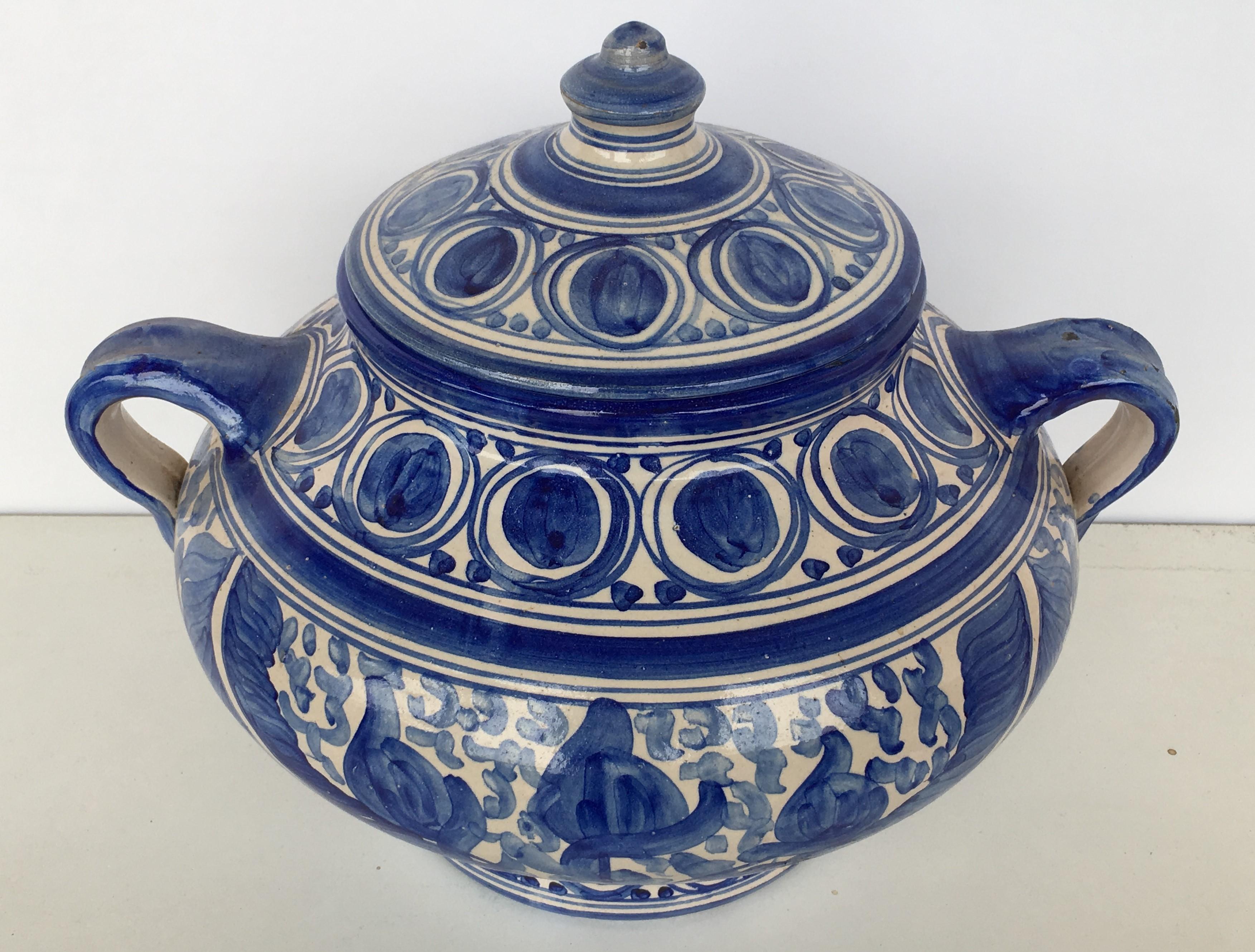 A striking Spanish glazed earthenware blue and white painted urn with cover, the body underglaze blue & white ornamental decorated very tipycal of this region.

Talavera de la Reina pottery is a craft made in Talavera de la Reina, Toledo (Spain).