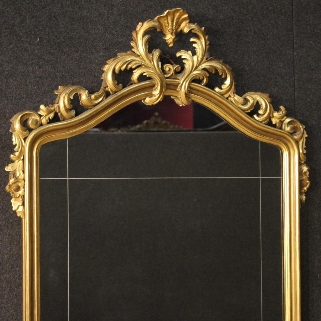 Italian mirror from 20th century. Furniture in carved and gilded wood of beautiful size and quality. Ideal support mirror to combine with a dresser, console or bureau supported by two solid legs with curl finish. Mirror adorned with geometric