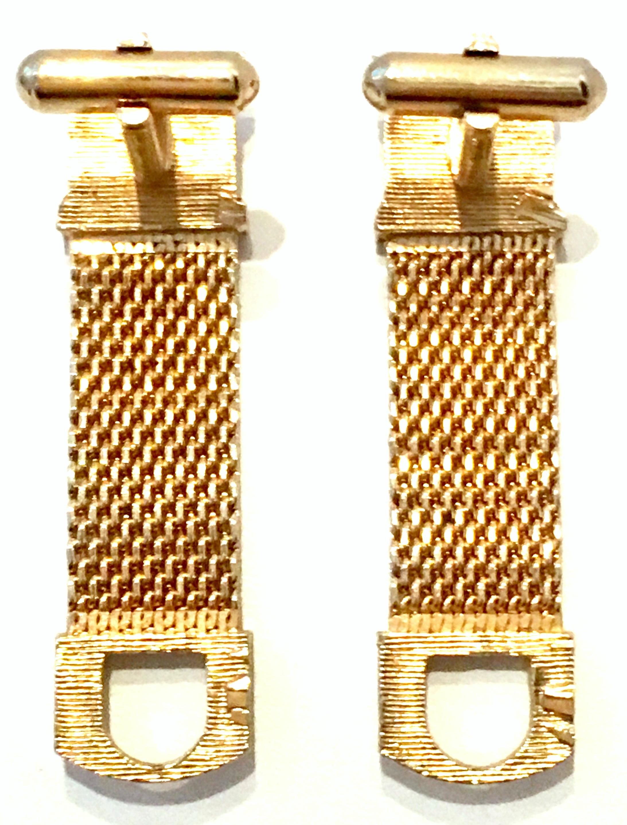 20th Century Gold & Austrian Crystal Sapphire Blue Pair Of Cufflinks By Swank In Good Condition In West Palm Beach, FL