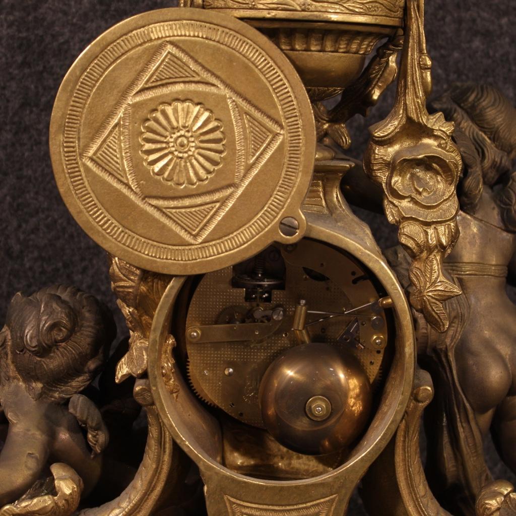 Horloge de table française du XXe siècle en bronze doré et antiquité, 1950 en vente 4