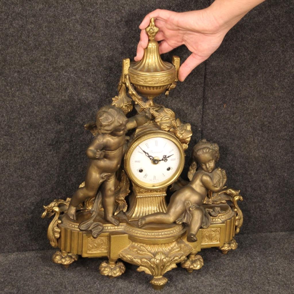 Horloge de table française du XXe siècle en bronze doré et antiquité, 1950 en vente 6