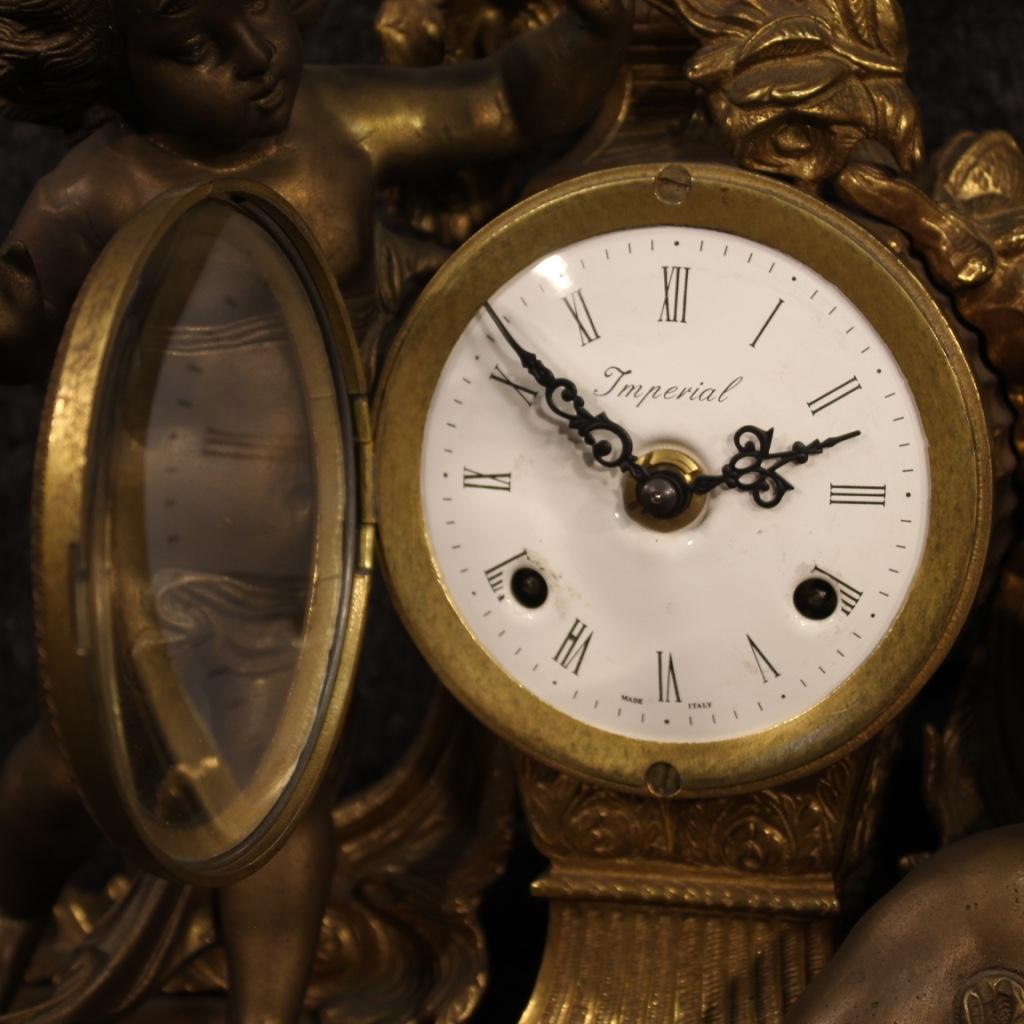 Horloge de table française du XXe siècle en bronze doré et antiquité, 1950 en vente 1