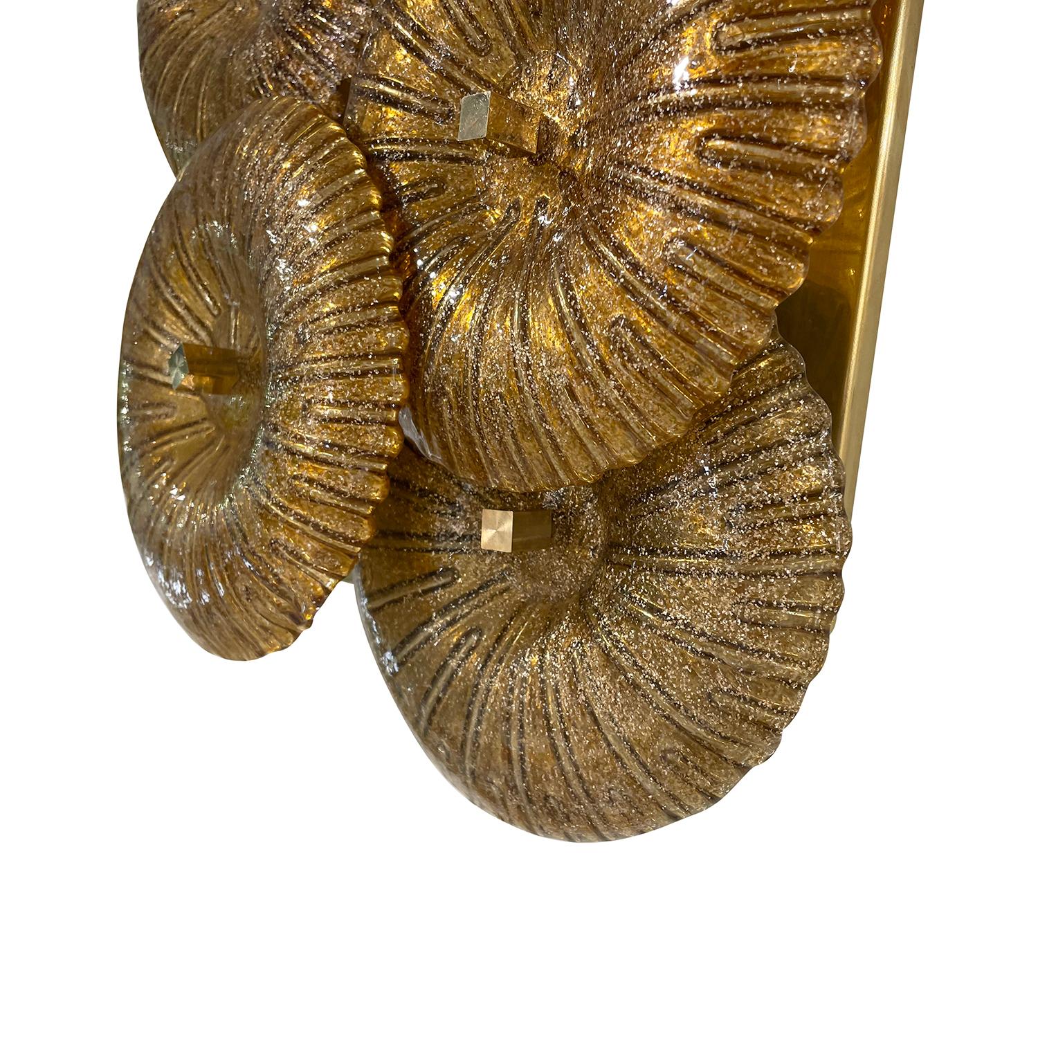 20th Century Gold-Brown Italian Pair of Smoked Murano Glass Discs Wall Appliques In Good Condition For Sale In West Palm Beach, FL