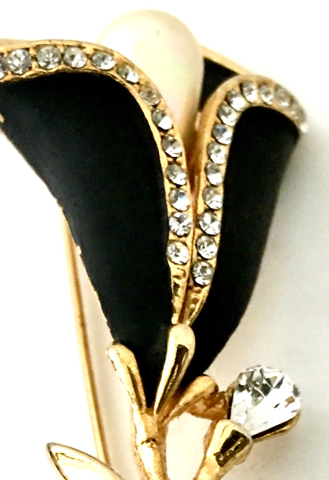 20th Century Gold Enamel & Faux Pearl Flower Brooch For Sale 4