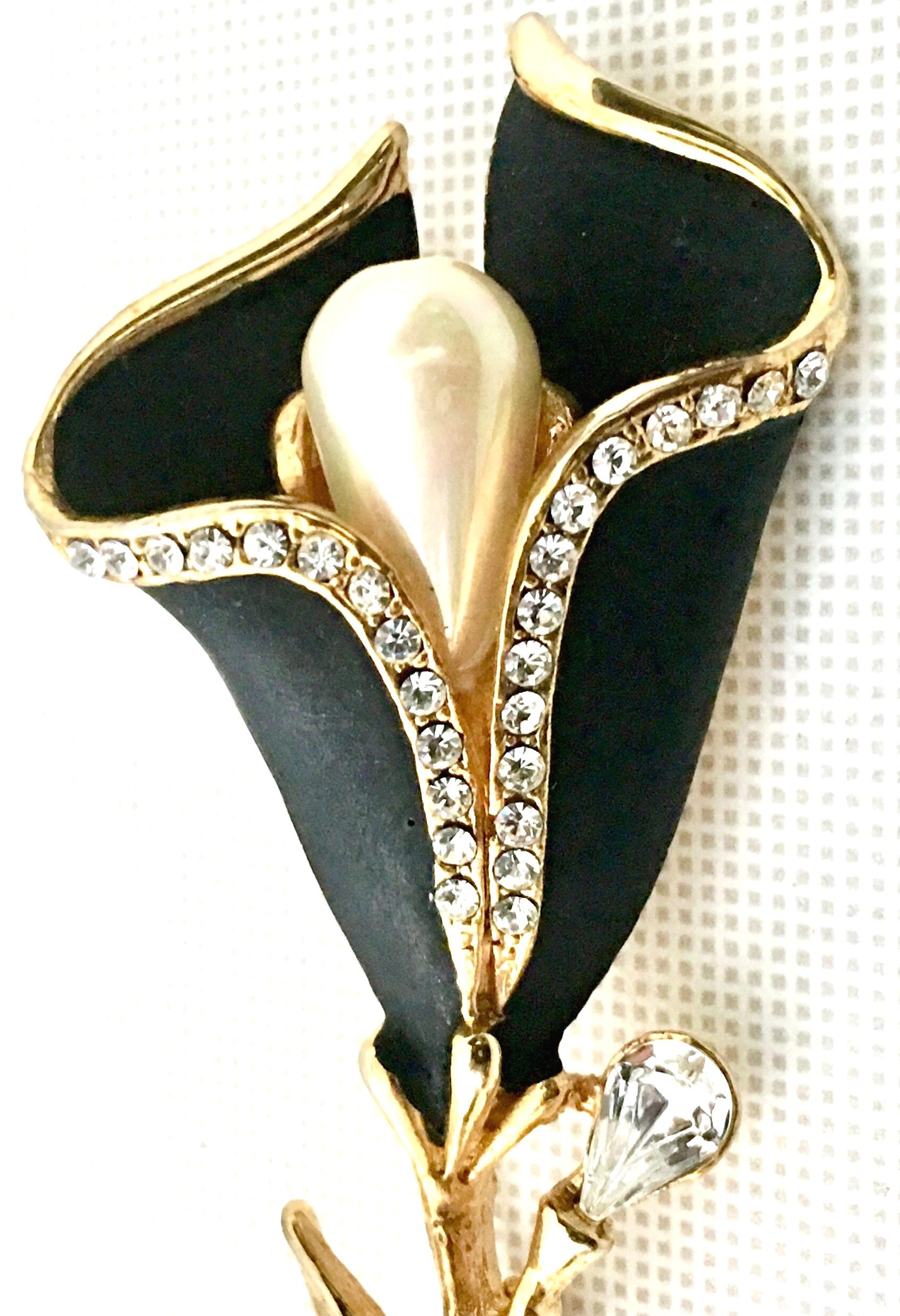 20th Century Gold Enamel & Faux Pearl Flower Brooch For Sale 3
