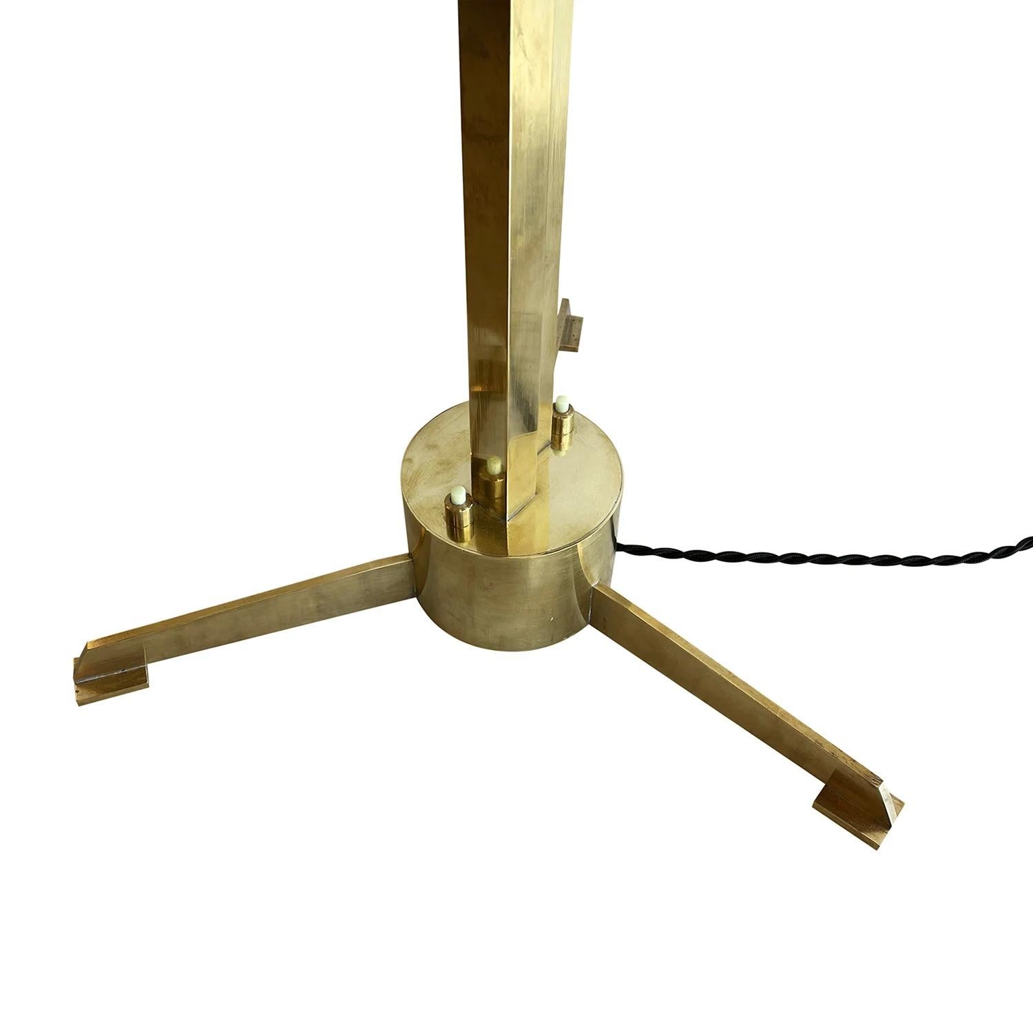20ième siècle Lampe de bureau cubiste allemande en laiton doré du 20ème siècle, lampe de bureau par Franz Ehrlich en vente