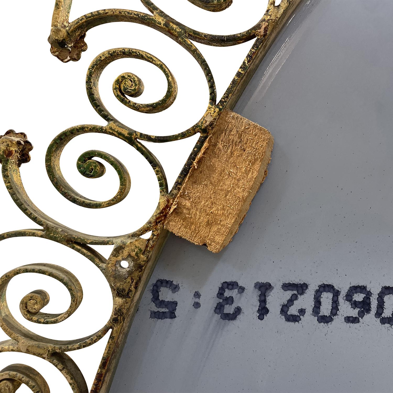 Goldfarbener italienischer Eisen-Standspiegel des 20. Jahrhunderts, Konsolentisch von Pier Luigi Colli im Angebot 5