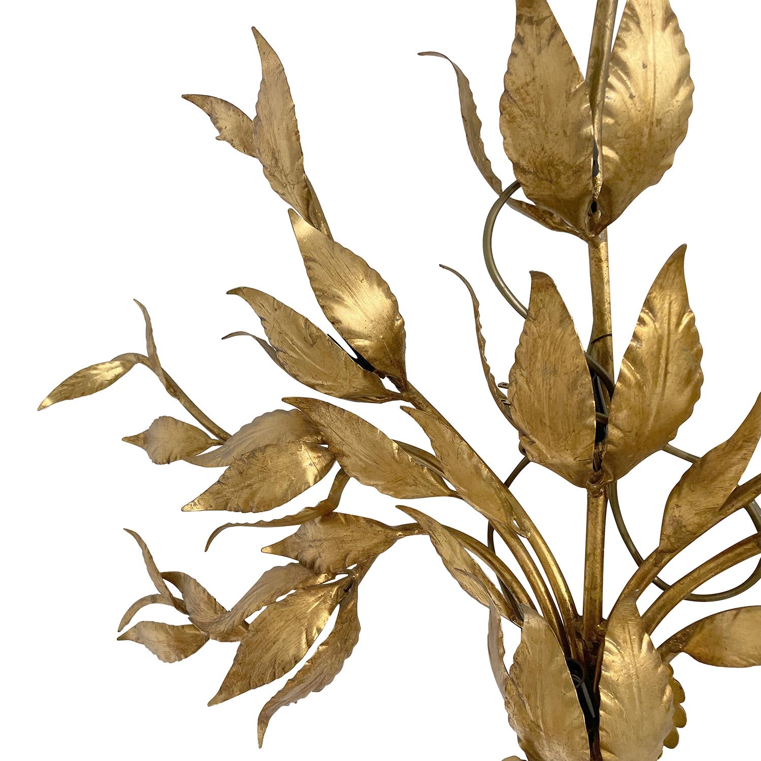 20th Century Gold Italian Metal Wall Sconce, Vintage Gilded Leaf Lamp In Good Condition In West Palm Beach, FL