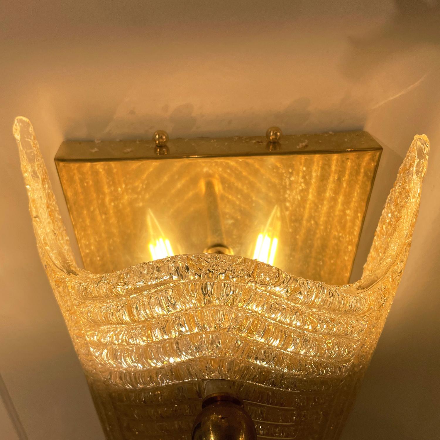 20. Jahrhundert Gold Italienisch Paar Murano Glass Oro Sommerso Wandleuchter im Zustand „Gut“ in West Palm Beach, FL