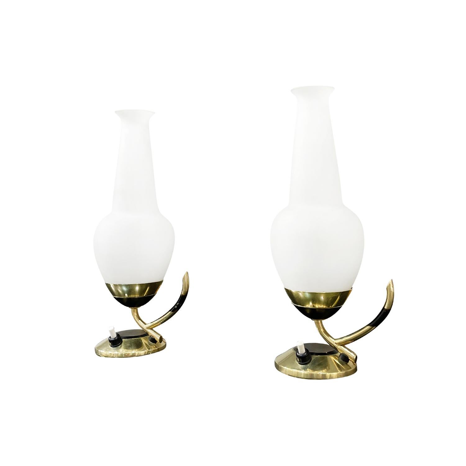 20th Century Gold Italian Pair of Small Opaline Glass Table Lights by Stilnovo In Good Condition For Sale In West Palm Beach, FL