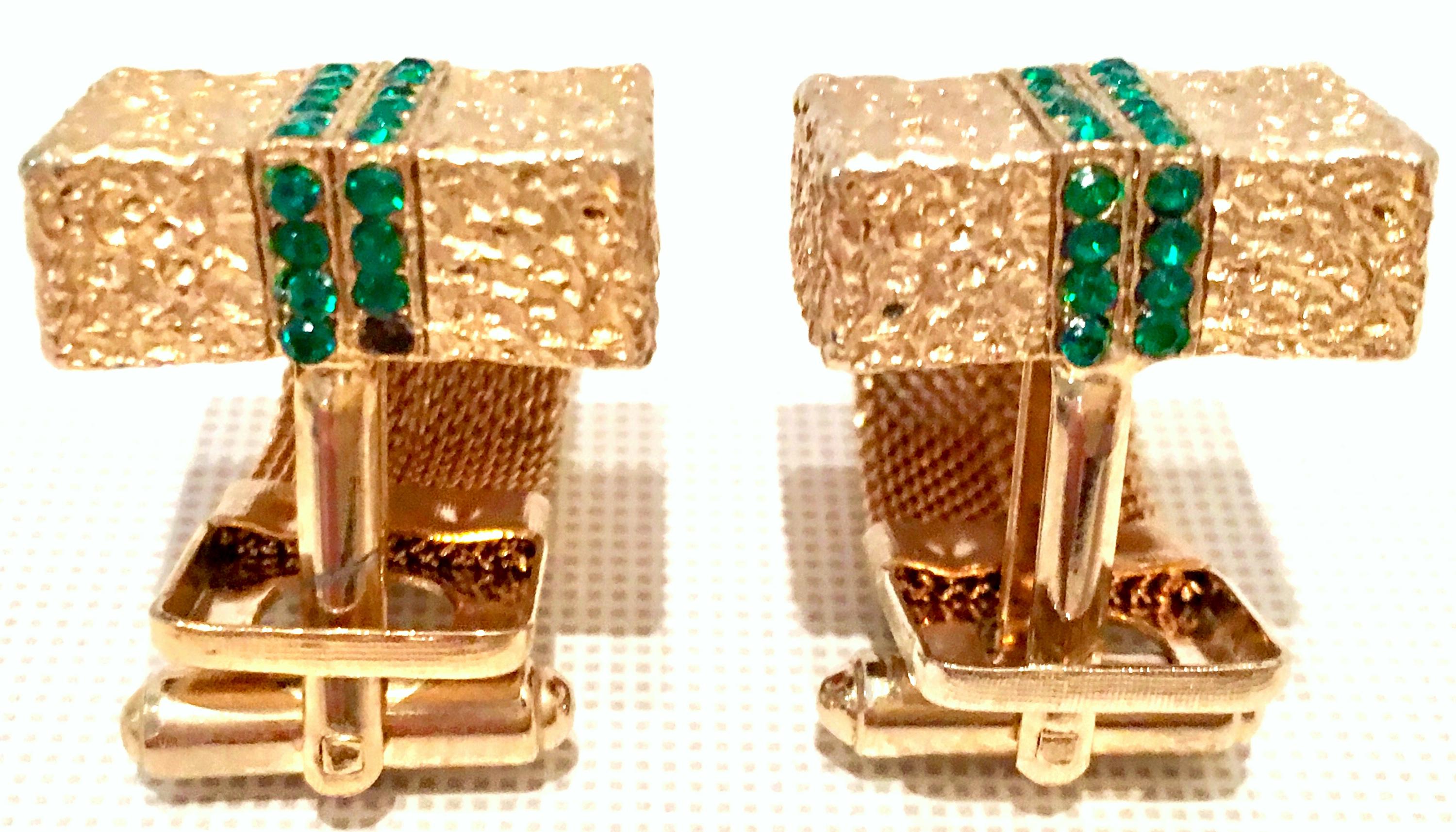 20th Century Gold Mesh & Emerald Crystal Rhinestone Cufflinks For Sale 1