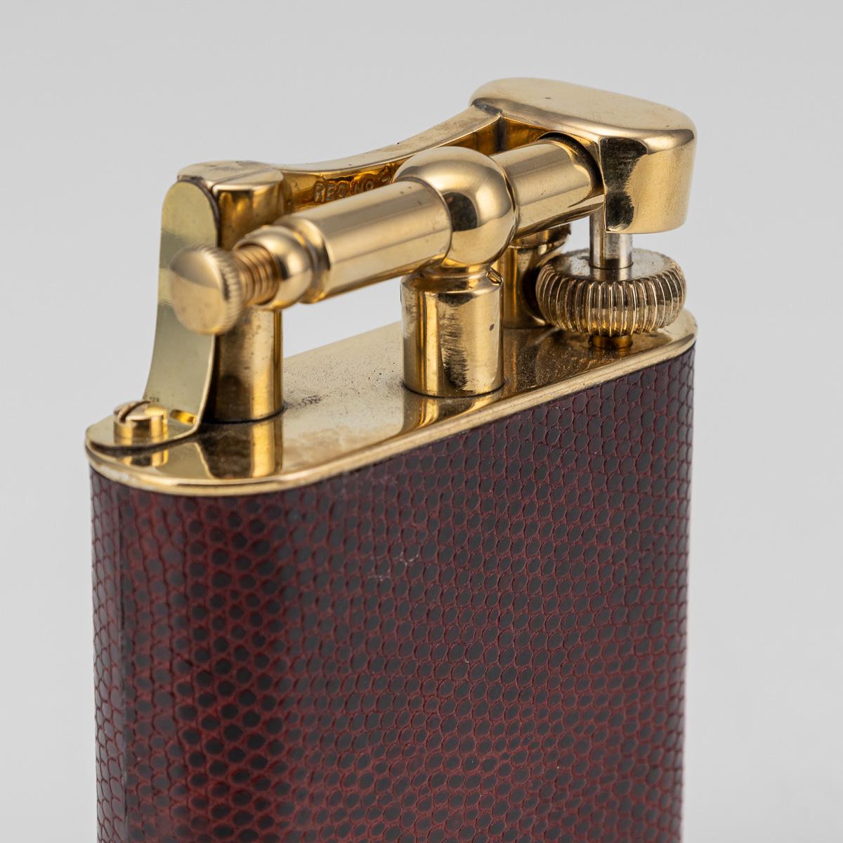 Briquet de table Dunhill du 20e siècle en plaqué or et peau de serpent, c.1950 en vente 6
