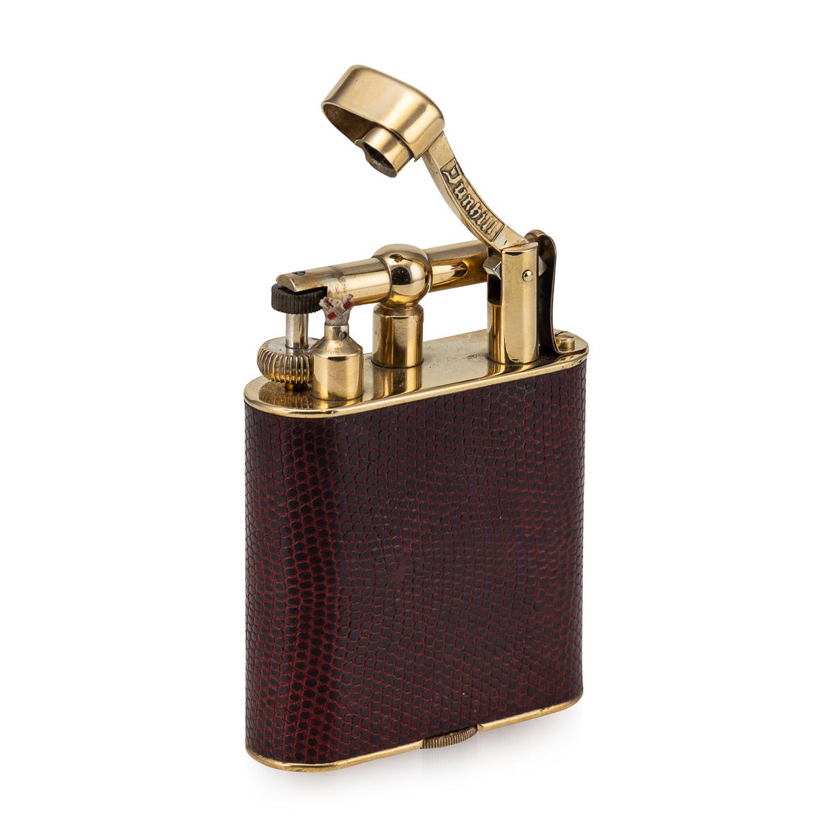 Plaqué or Briquet de table Dunhill du 20e siècle en plaqué or et peau de serpent, c.1950 en vente