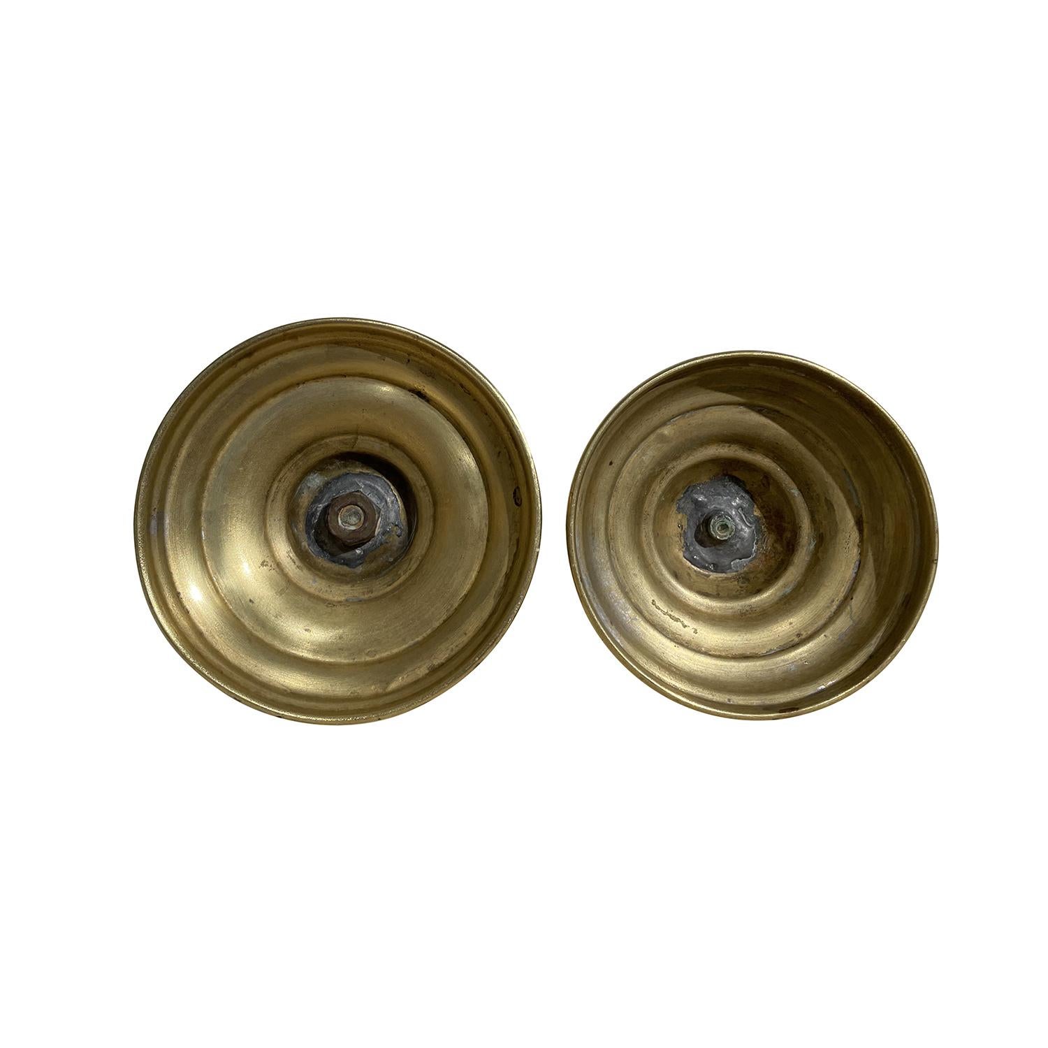 Set di undici portacandele in ottone del XX secolo in oro svedese simile a quello gustaviano in vendita 6