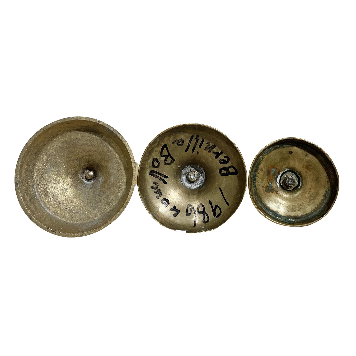 Set di undici portacandele in ottone del XX secolo in oro svedese simile a quello gustaviano in vendita 8