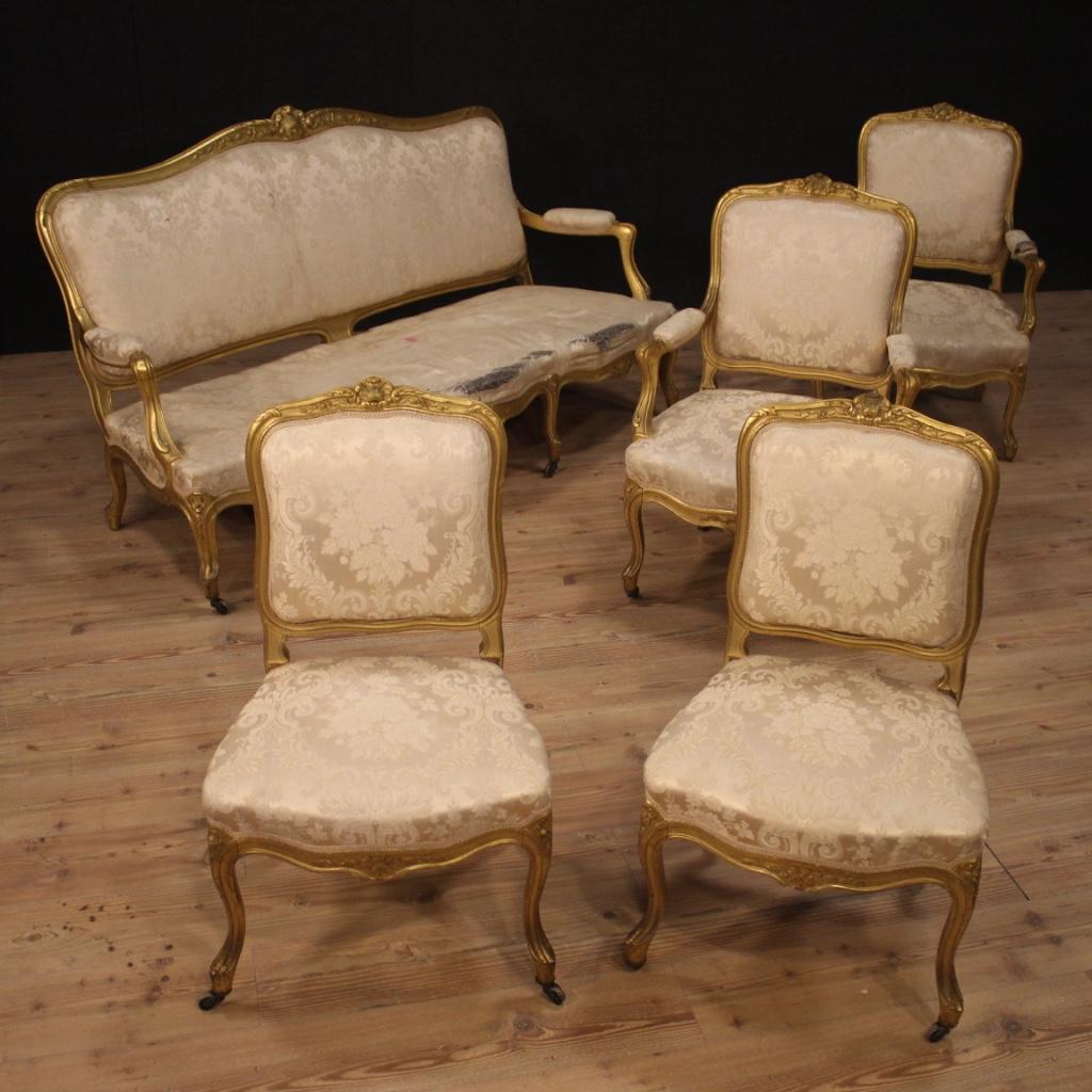 French sofa from the early 20th century. Furniture in richly carved and gilded wood in Louis XV style of excellent quality. Sofa covered in fabric on the seat, back and armrests with different signs (see photo) to be replaced. Comfortable seat with