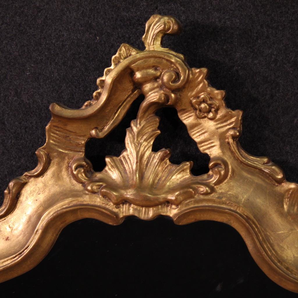 Miroir miroir italien du 20e siècle en bois doré de style Louis XV, 1970 en vente
