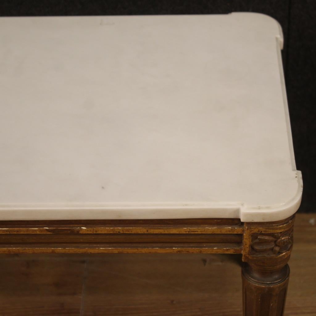 Marbre table basse italienne de style Louis XVI en bois doré du 20e siècle, 1970 en vente