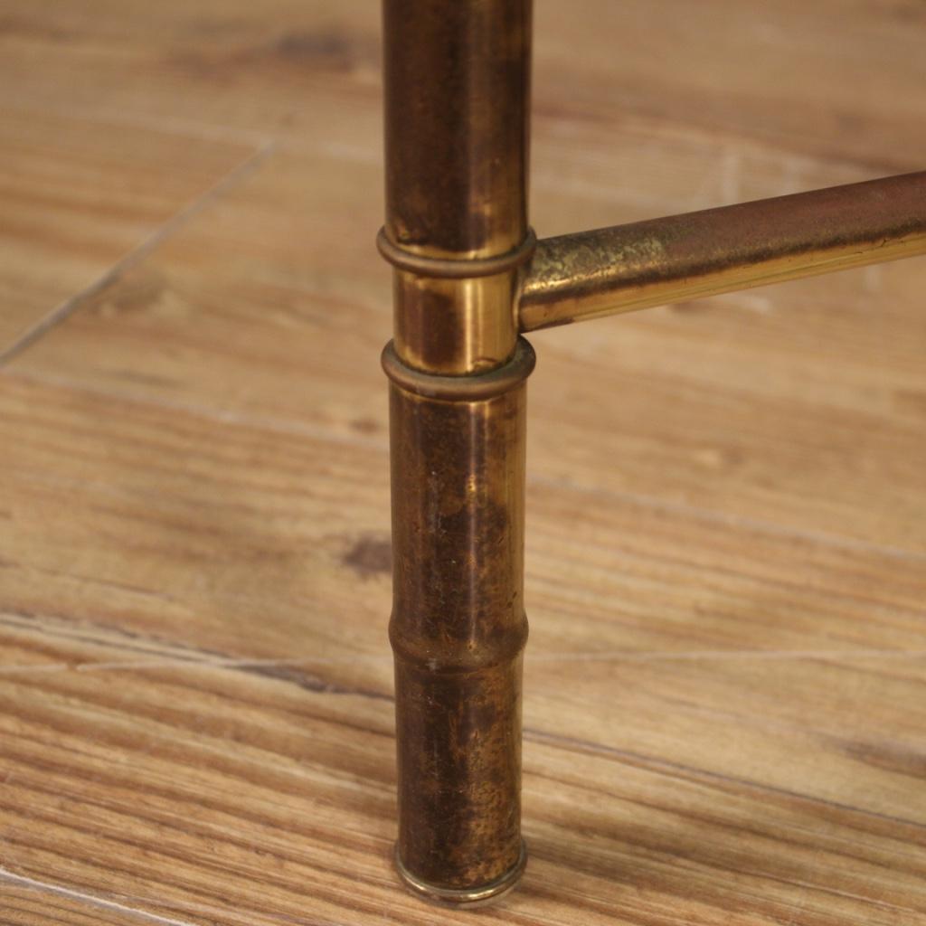 table basse moderne française du 20e siècle en laiton doré avec plateau en verre, 1960 en vente 6