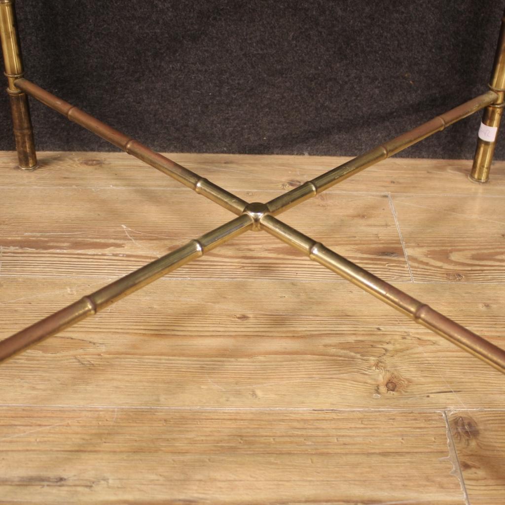 table basse moderne française du 20e siècle en laiton doré avec plateau en verre, 1960 en vente 3