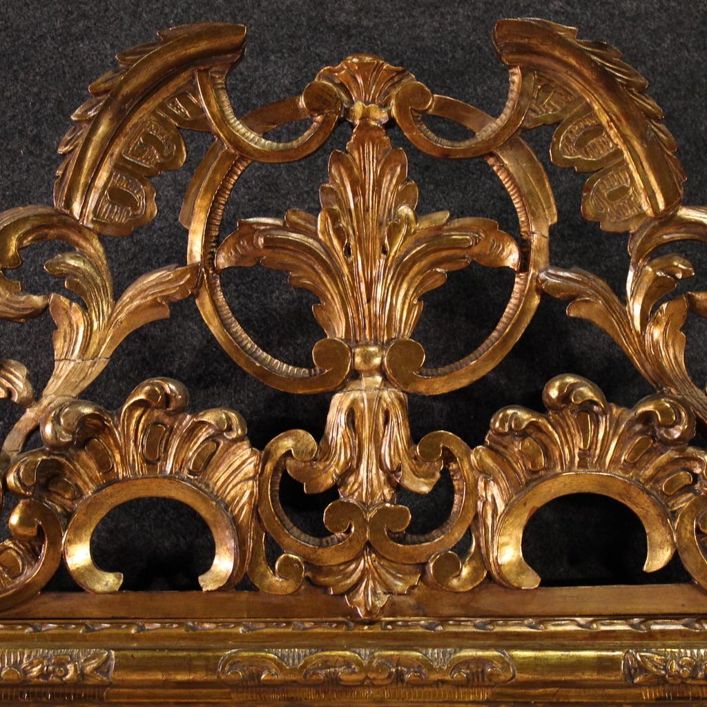 20e siècle Miroir italien en bois doré de style Louis XVI, 1920 en vente 6