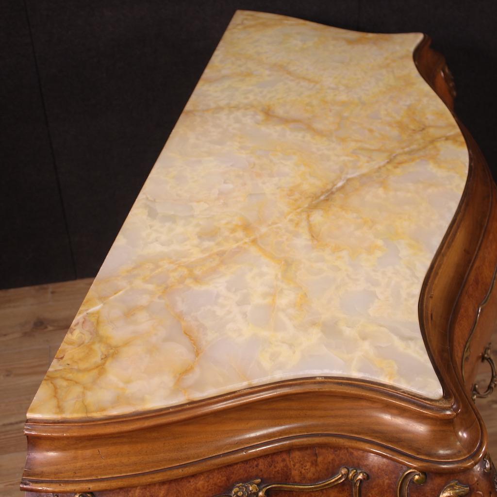20th Century Golden Wood with Onyx Top Venetian Chest of Drawers, 1950 In Good Condition For Sale In Vicoforte, Piedmont