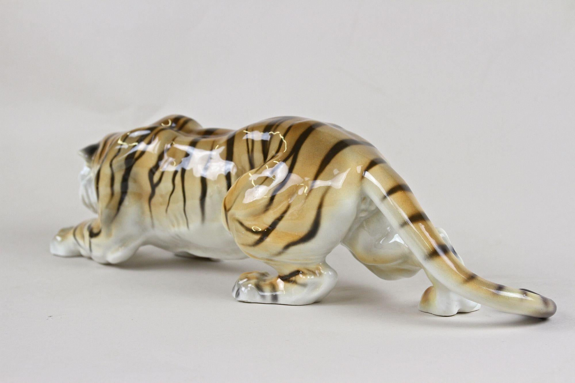 20th Century Goldscheider Ceramic Tiger Figurine, Hallmarked, Germany, Ca. 1920 In Good Condition In Lichtenberg, AT