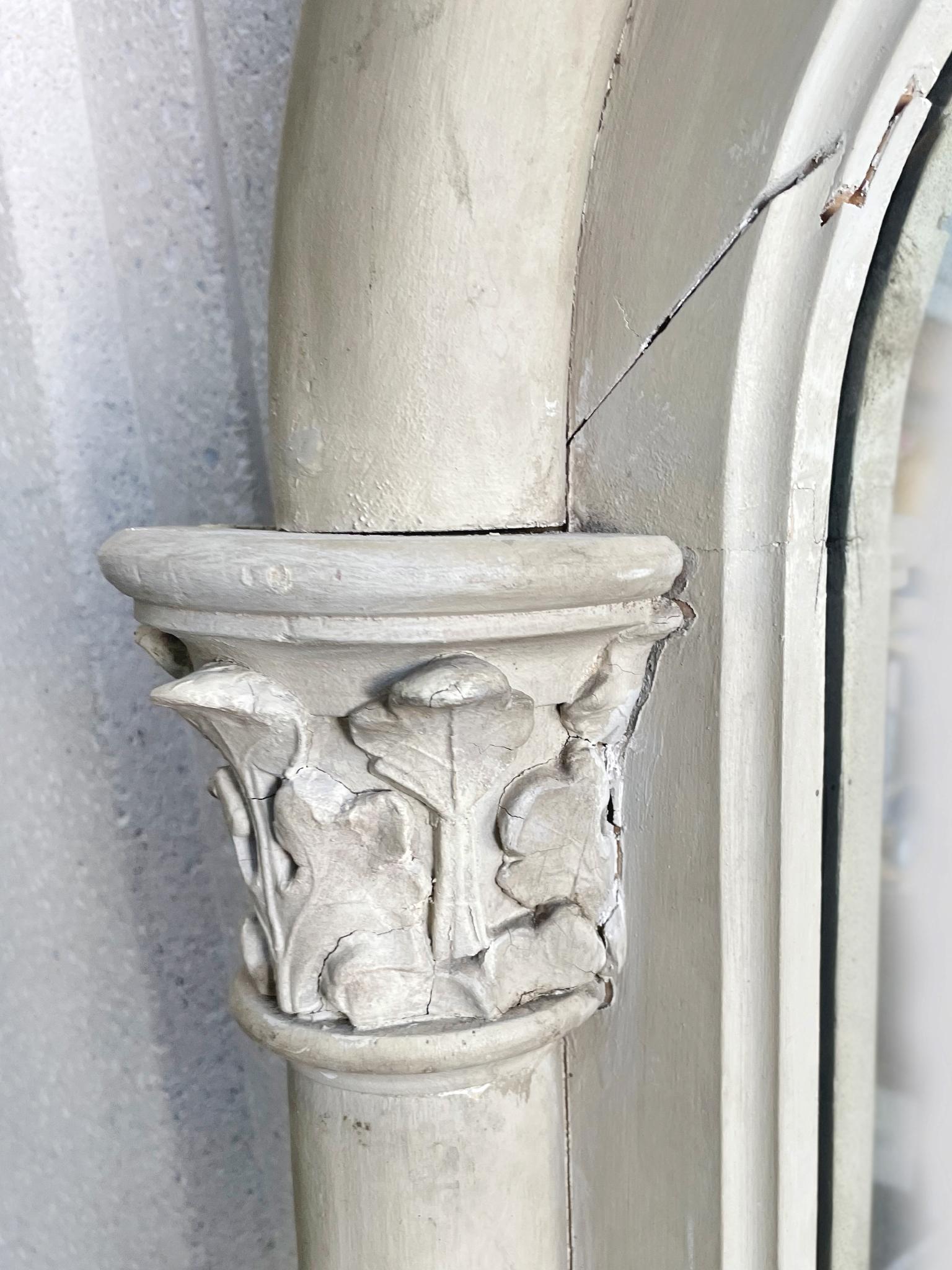 Bois Miroir mural de style néo-gothique du XXe siècle en vente