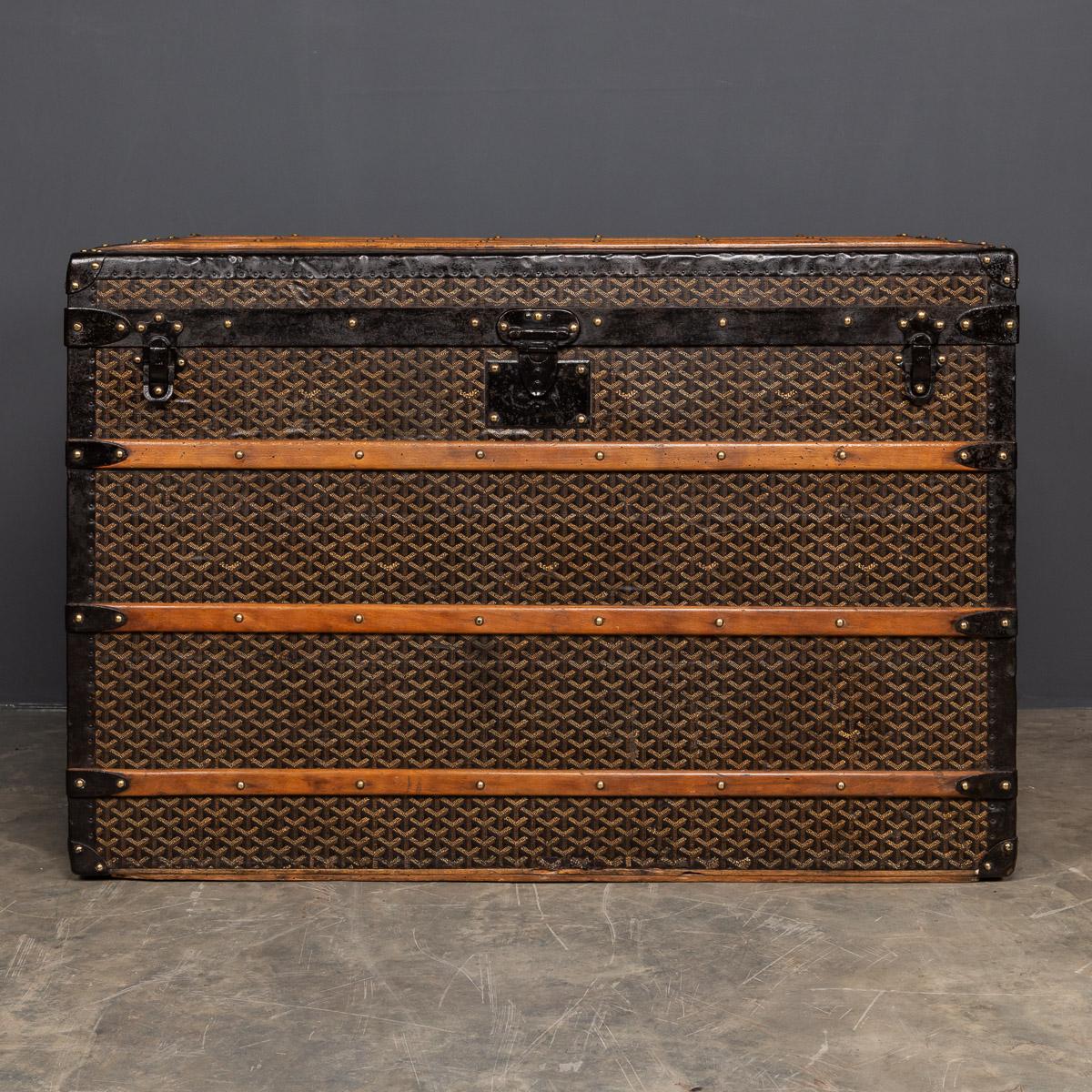 Antique 20th century Goyard cabin trunk dating to the early part of the 20th century. Over recent years the brand has been relaunched and has taken the world of fashion by storm. The original E. Goyard firm was a trunk maker which rivalled LV and