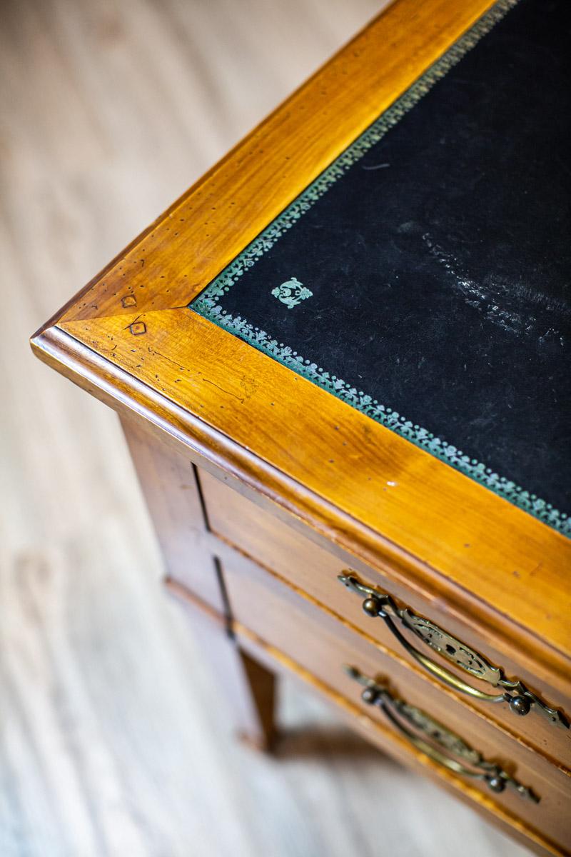20th Century Grand Ash Prewar Desk with Brass Fillings For Sale 6