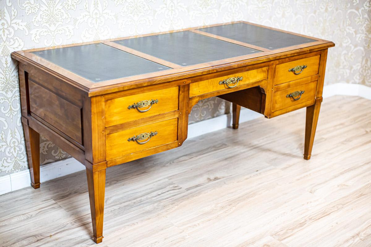 20th Century Grand Ash Prewar Desk with Brass Fillings For Sale 11