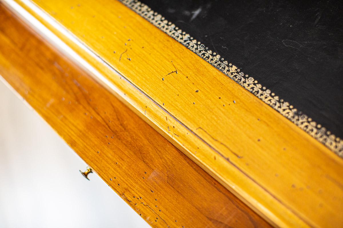 20th Century Grand Ash Prewar Desk with Brass Fillings For Sale 16