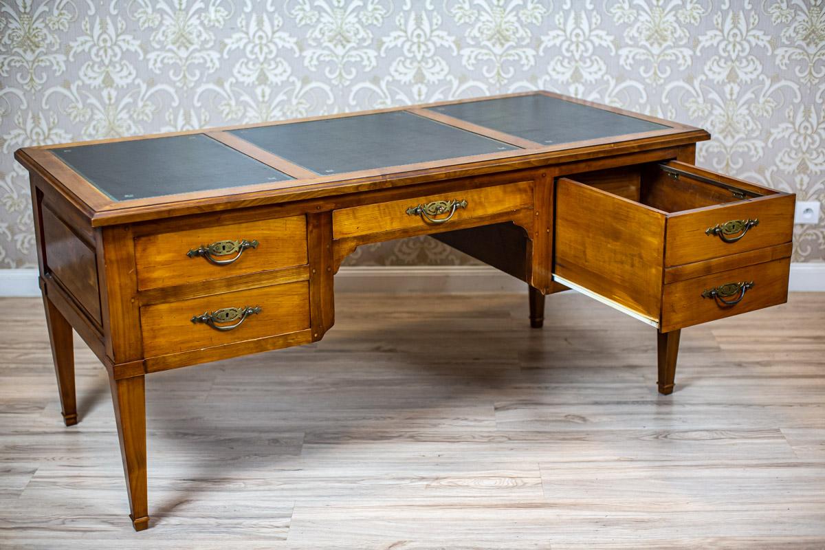 20th Century Grand Ash Prewar Desk with Brass Fillings In Good Condition For Sale In Opole, PL