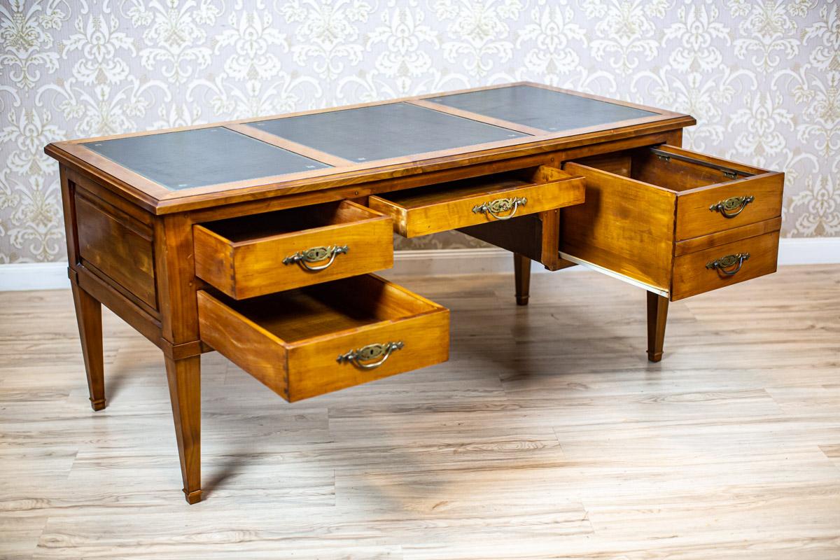20th Century Grand Ash Prewar Desk with Brass Fillings For Sale 1
