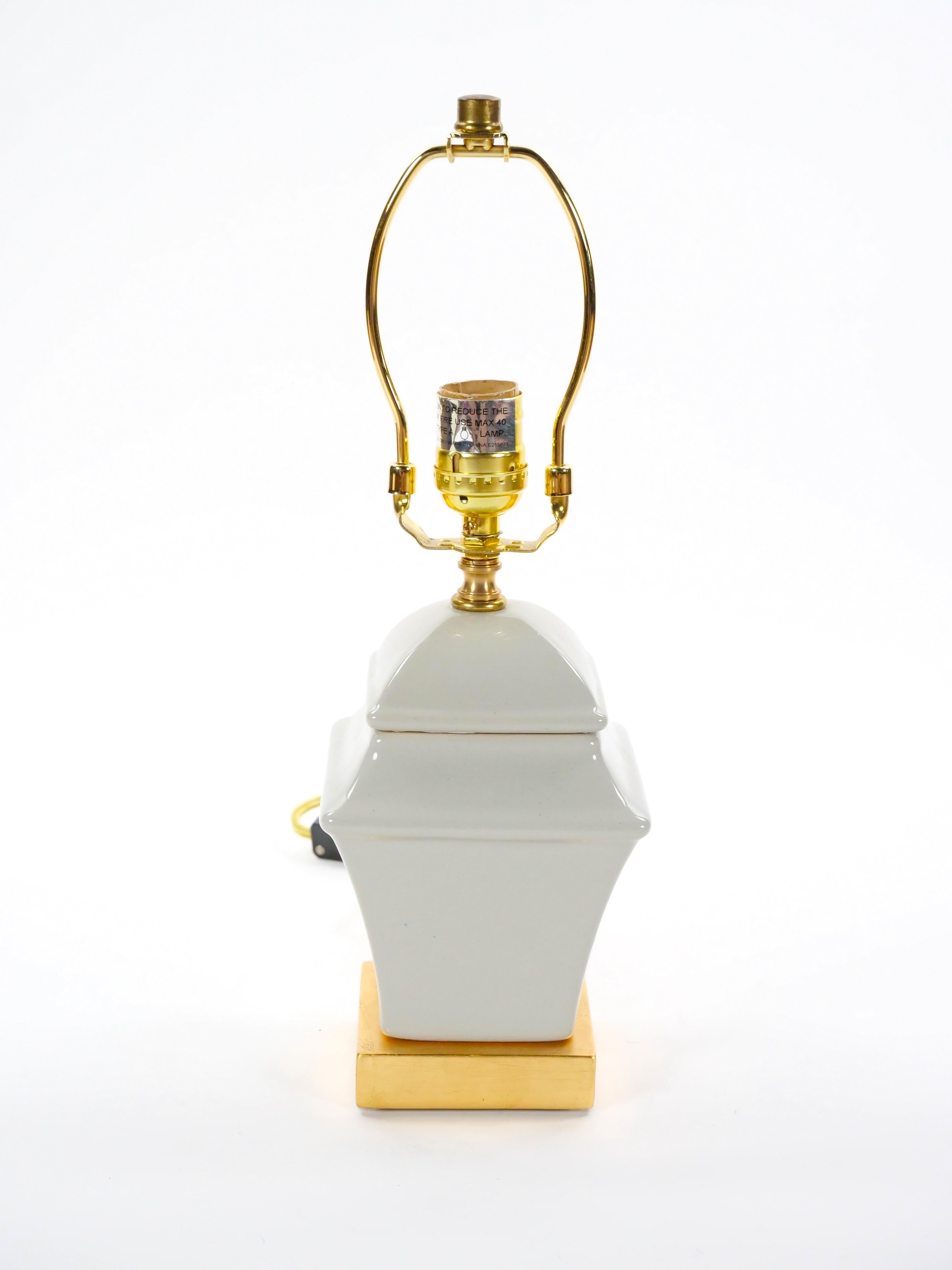 Petite table du 20ème siècle en porcelaine grise irisée/bois peint en or doré en vente 6