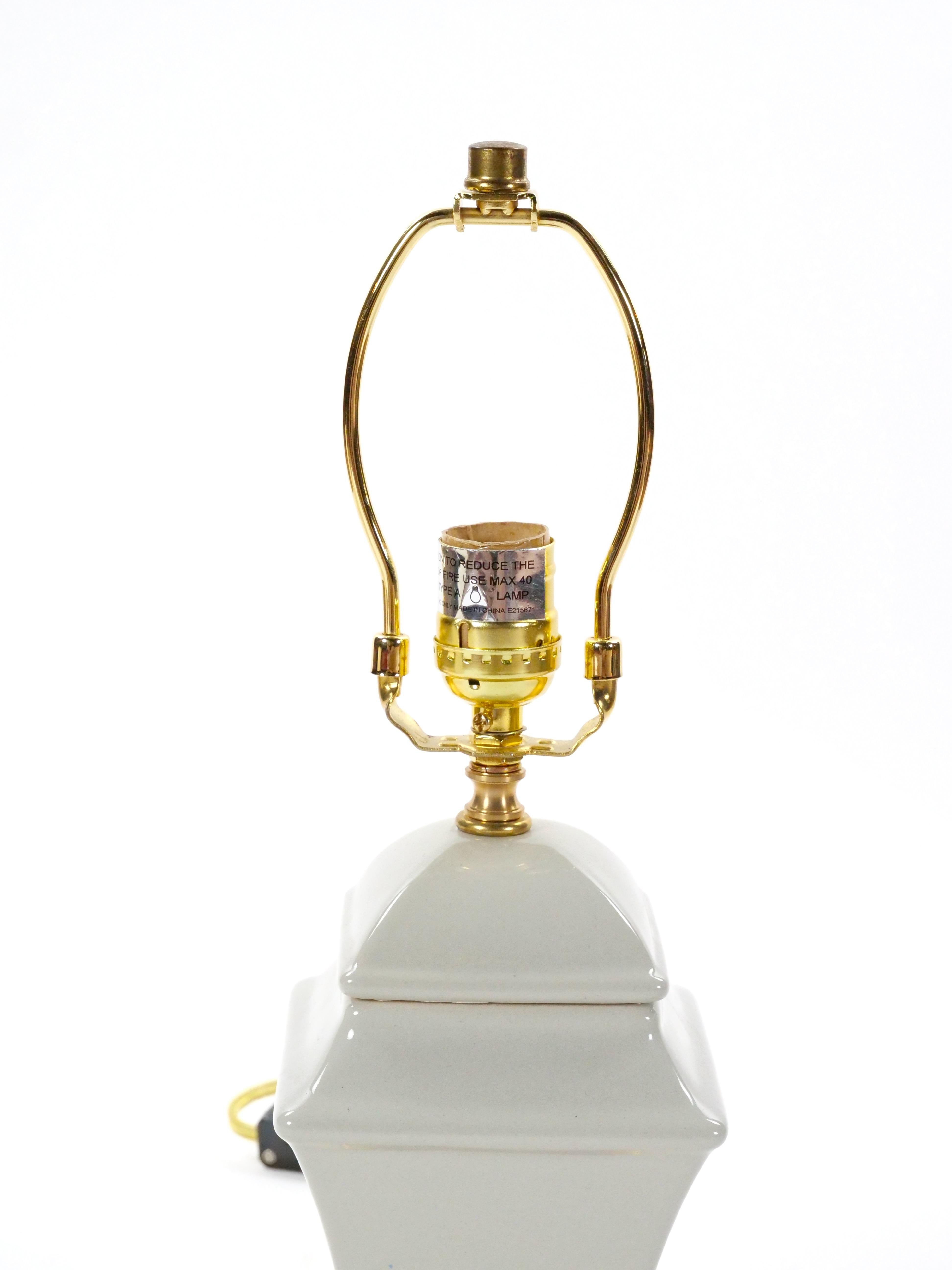Petite table du 20ème siècle en porcelaine grise irisée/bois peint en or doré en vente 7