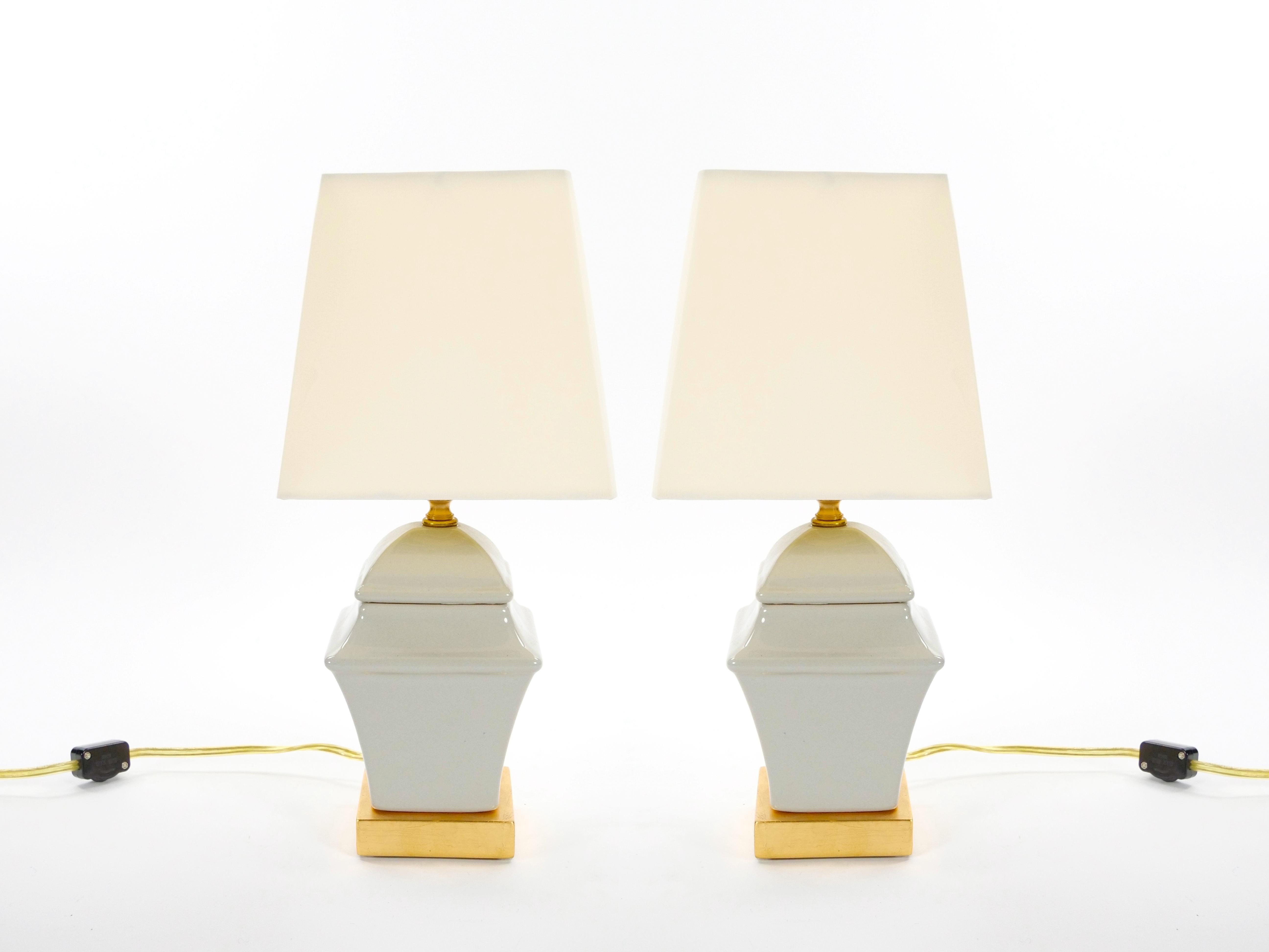 Petite table du 20ème siècle en porcelaine grise irisée/bois peint en or doré en vente 8