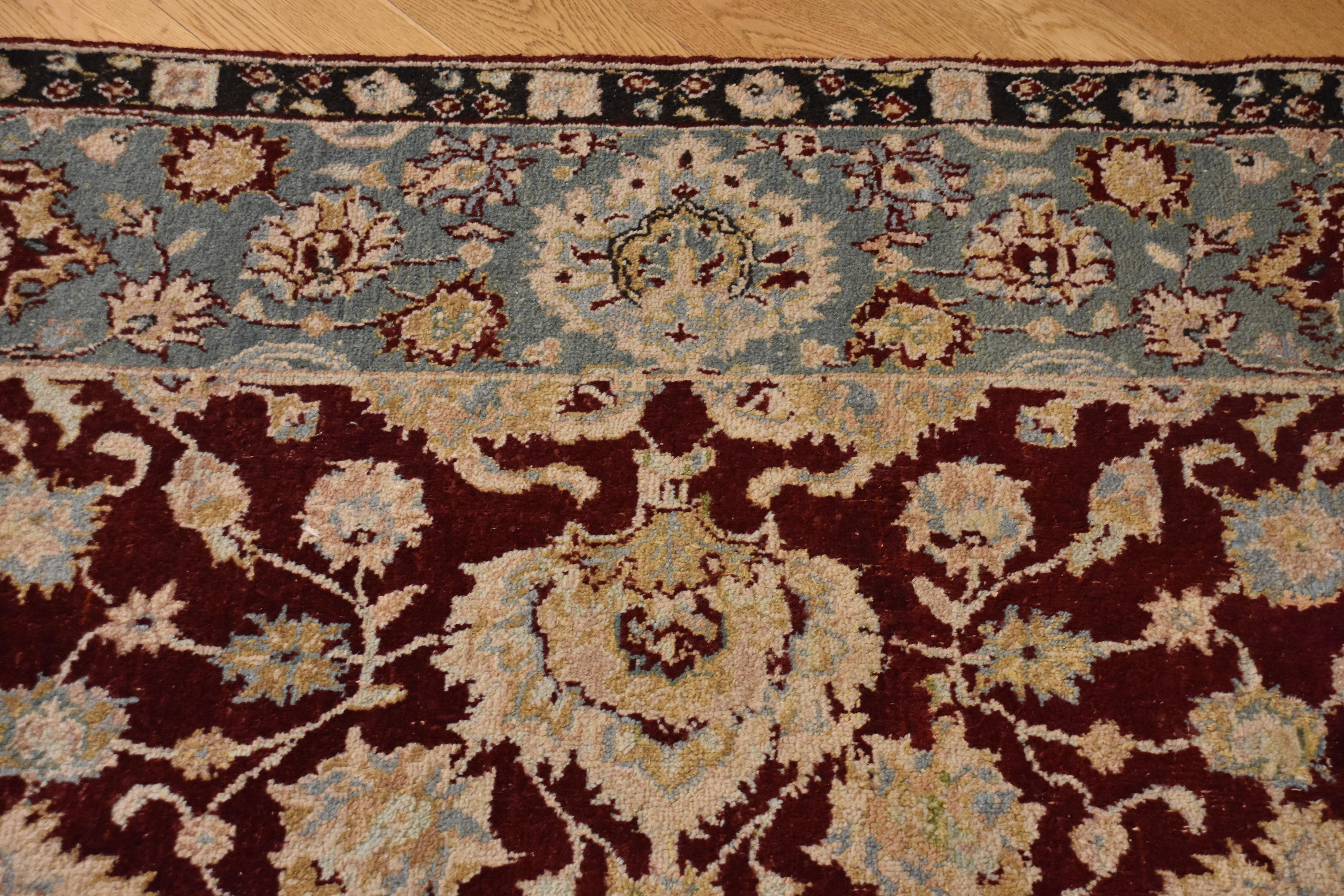 Agra-indischer Floreal-Teppich aus Wolle des 20. Jahrhunderts in Grün und Rubinrot, um 1900 im Angebot 9
