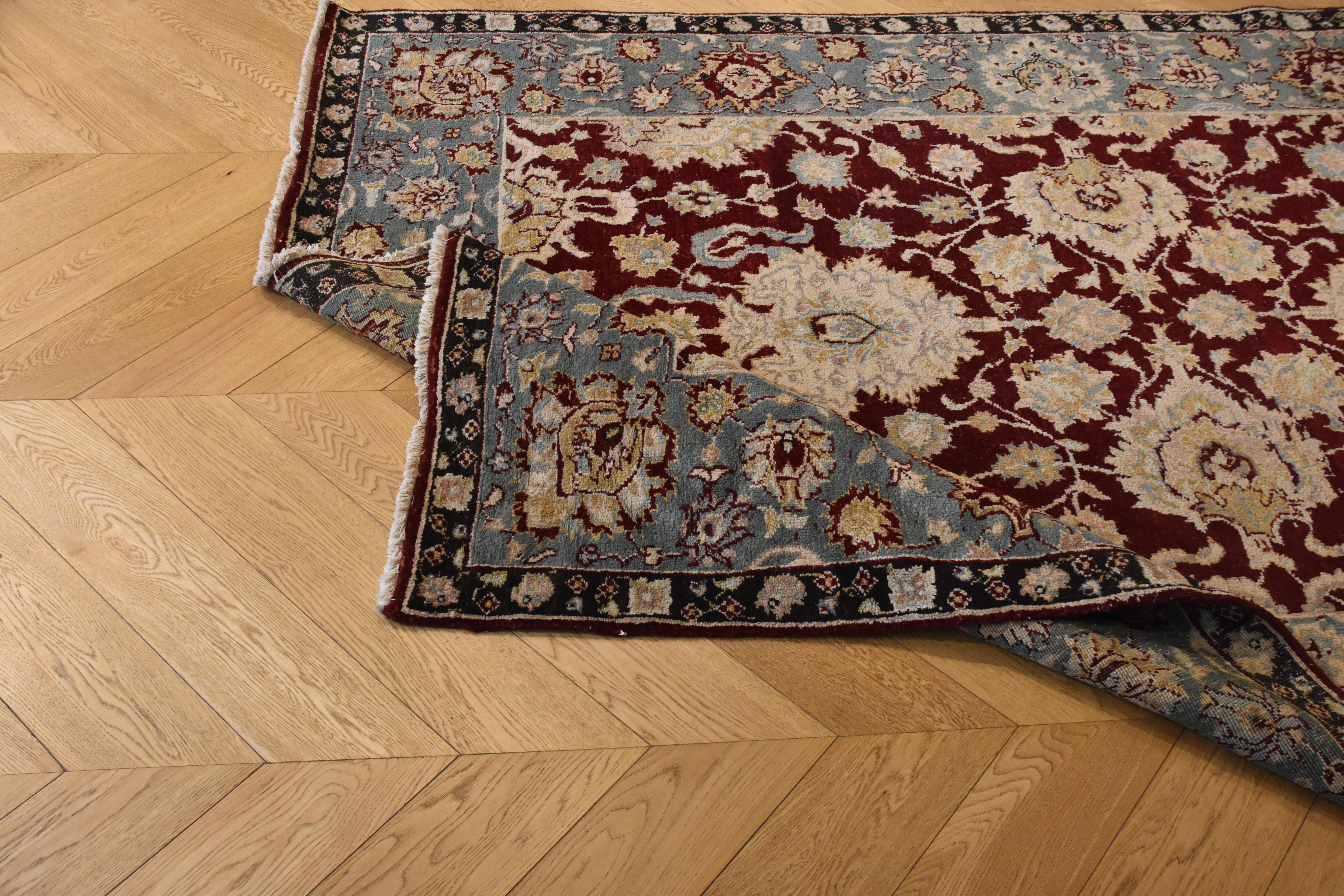 20th Century Green and Ruby Red in Wool Floreal Agra Indian Rug, circa 1900s For Sale 4