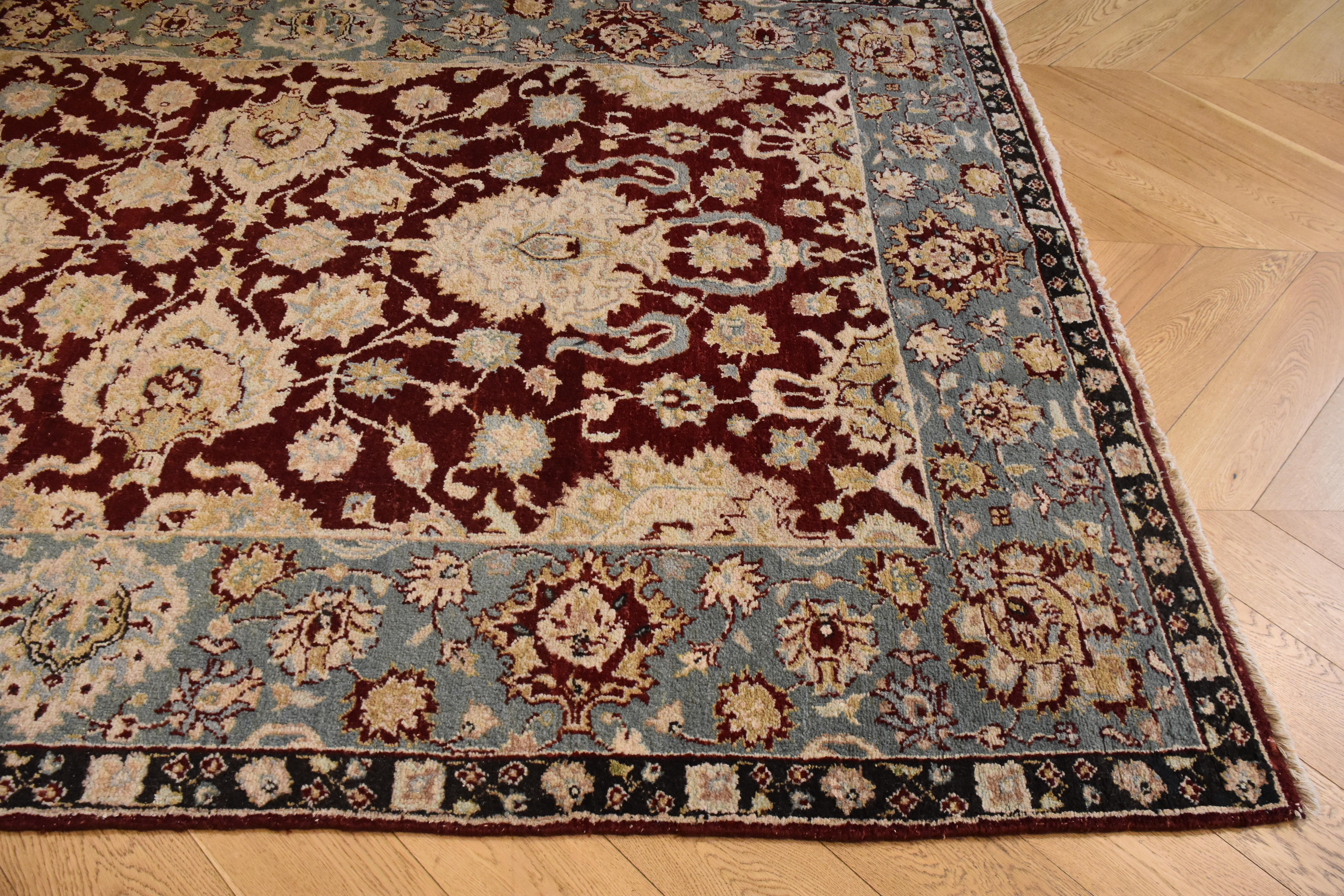 Agra-indischer Floreal-Teppich aus Wolle des 20. Jahrhunderts in Grün und Rubinrot, um 1900 im Angebot 4