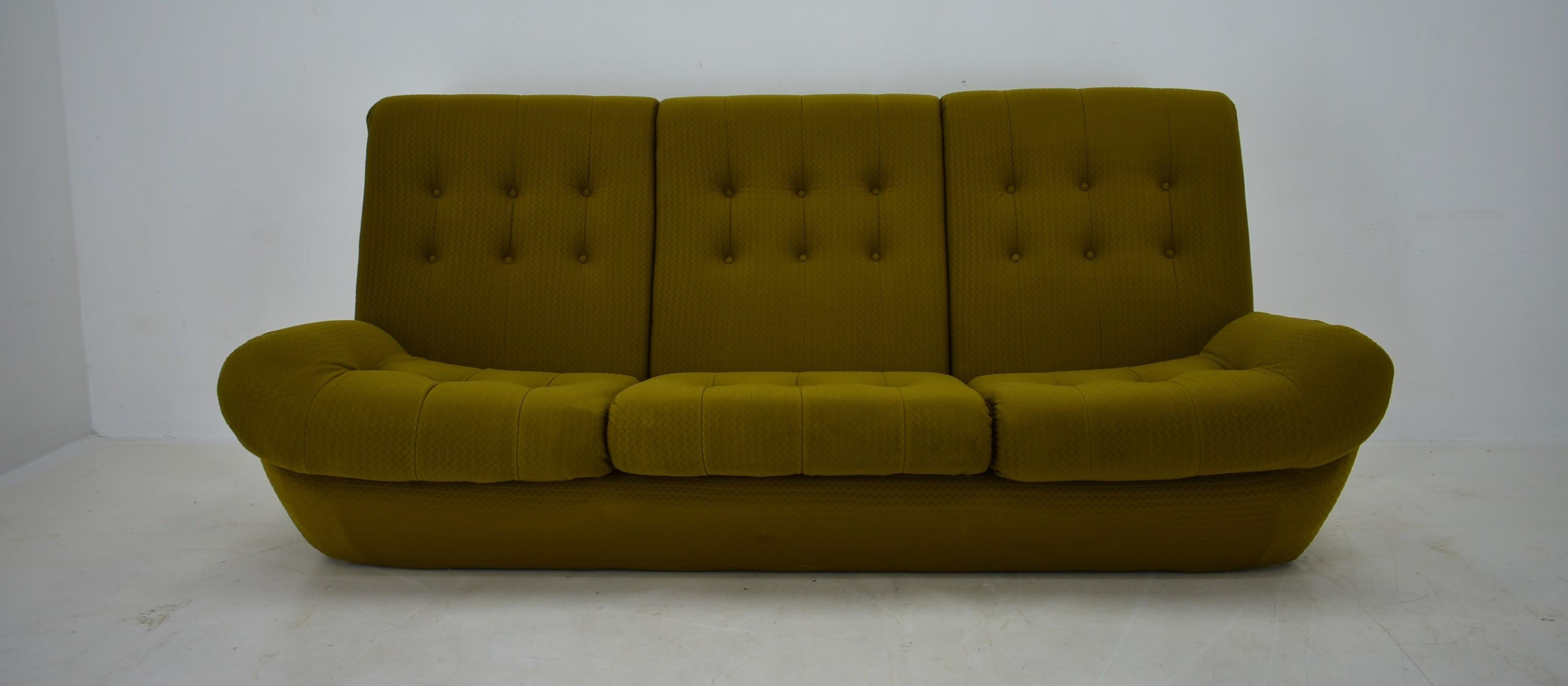 20th Century , Green  Atlantis Three seats Sofa, 1960s In Good Condition For Sale In Praha, CZ