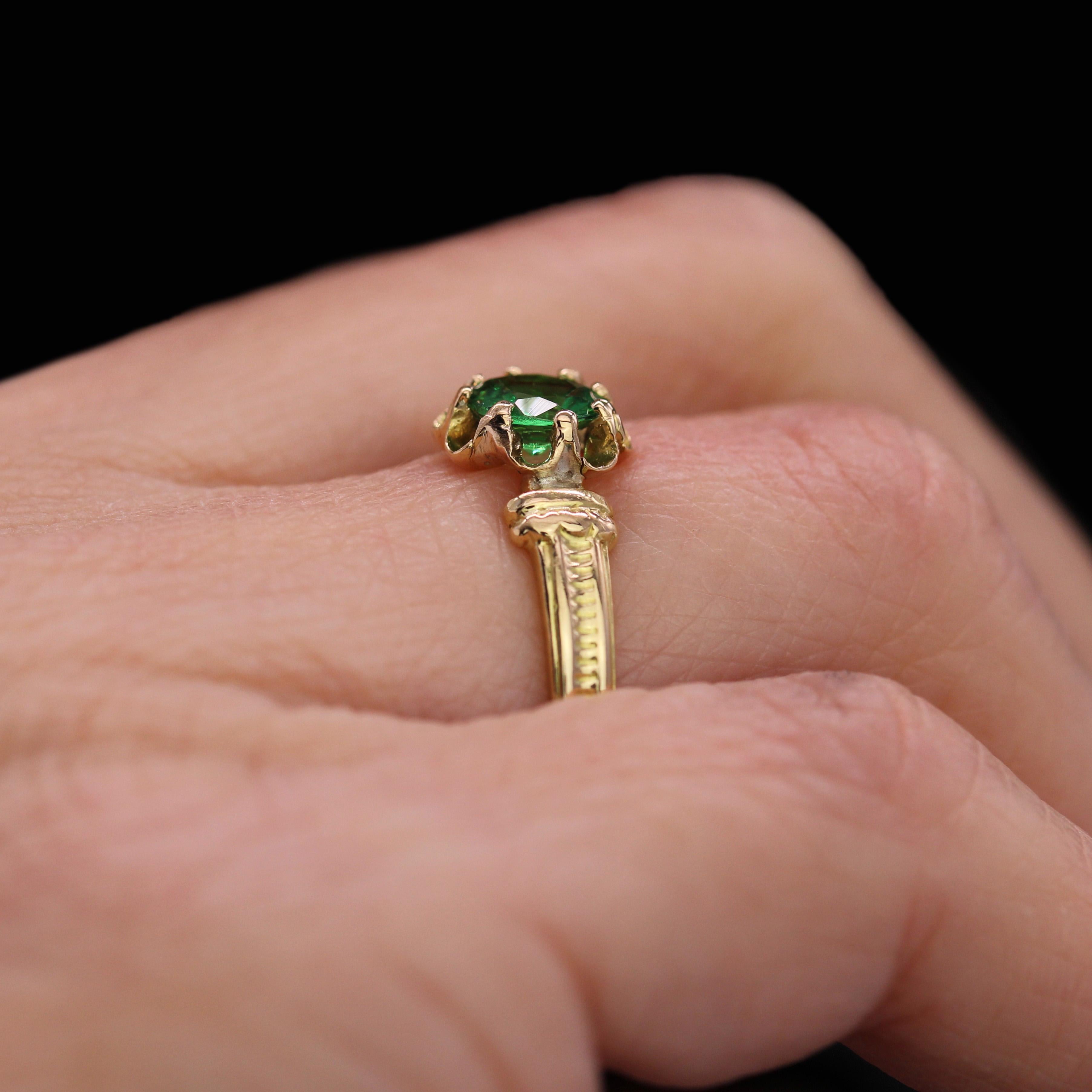 Bague solitaire en or jaune 18 carats au grenat vert du 20e siècle en vente 8