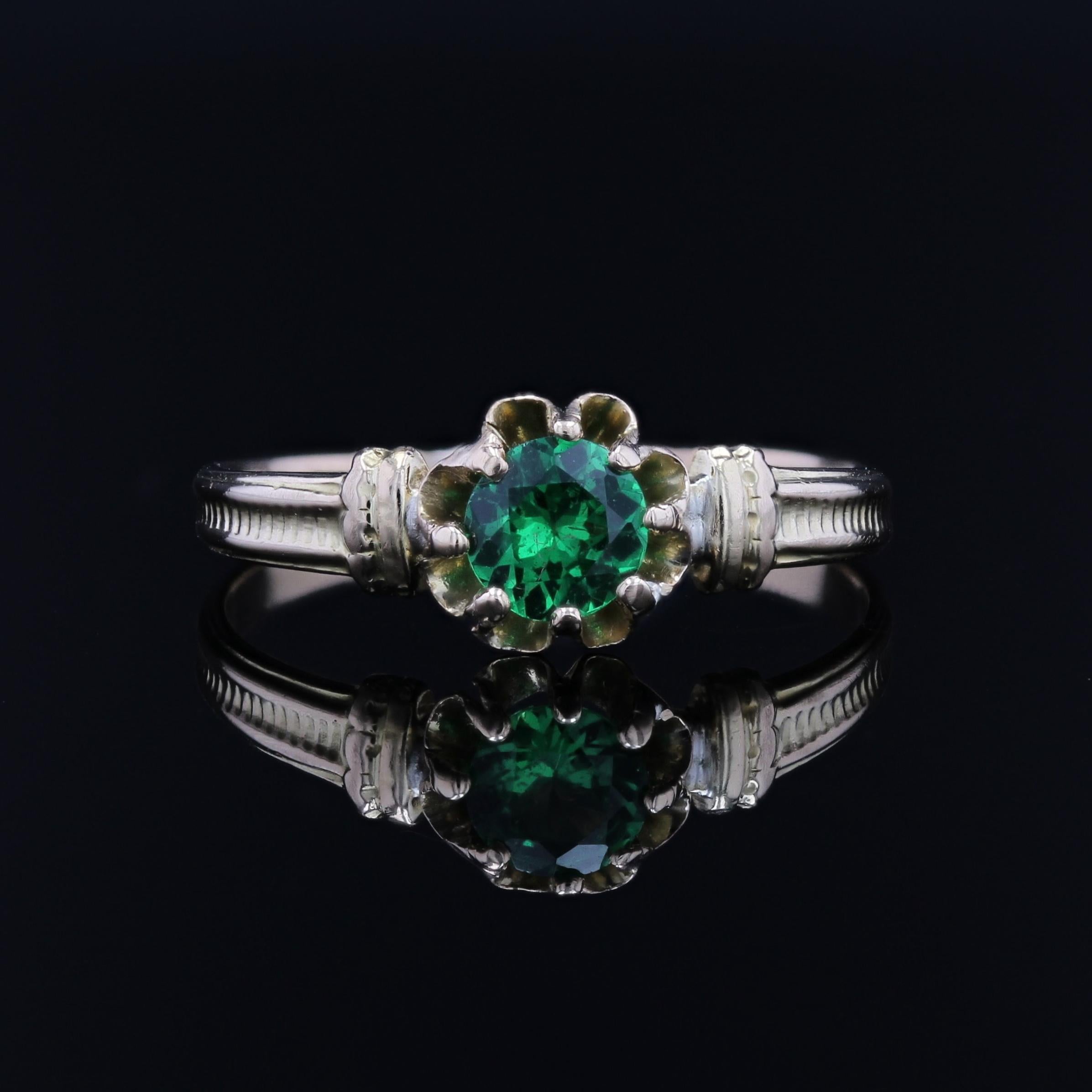 Bague solitaire en or jaune 18 carats au grenat vert du 20e siècle Bon état - En vente à Poitiers, FR